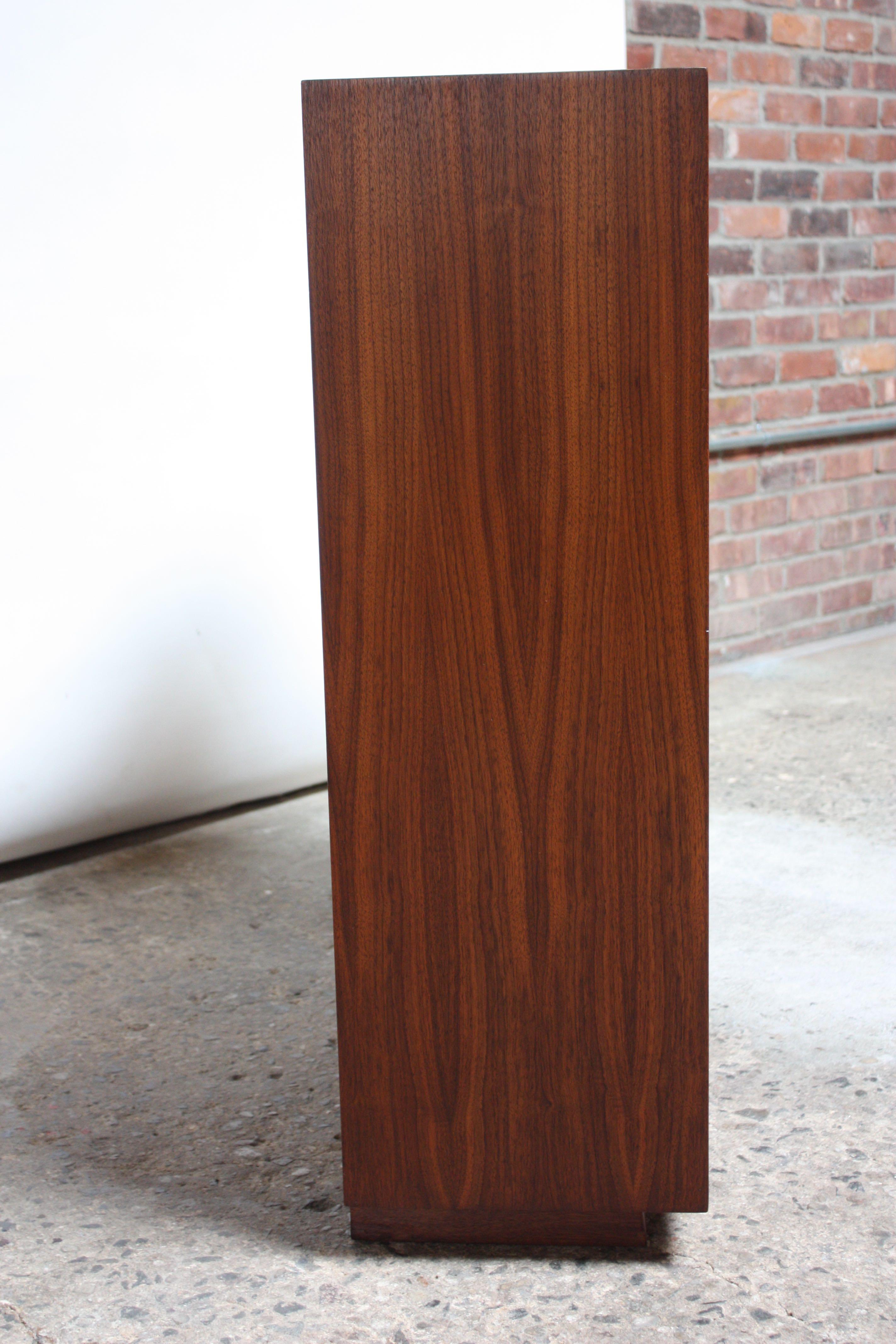 Midcentury American Modern Walnut Open Bookcase In Excellent Condition In Brooklyn, NY