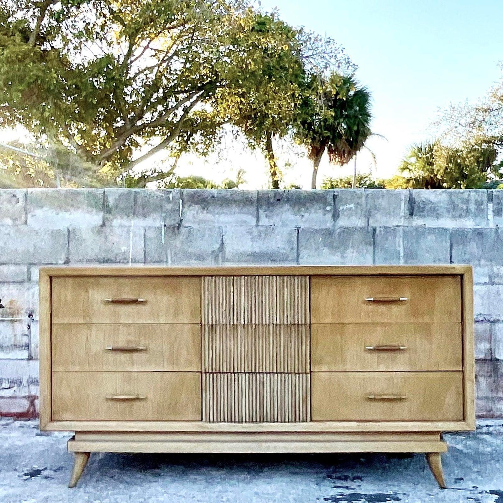 Mid-Century American of Martinsville 1950s Rib Front Dresser In Good Condition In west palm beach, FL