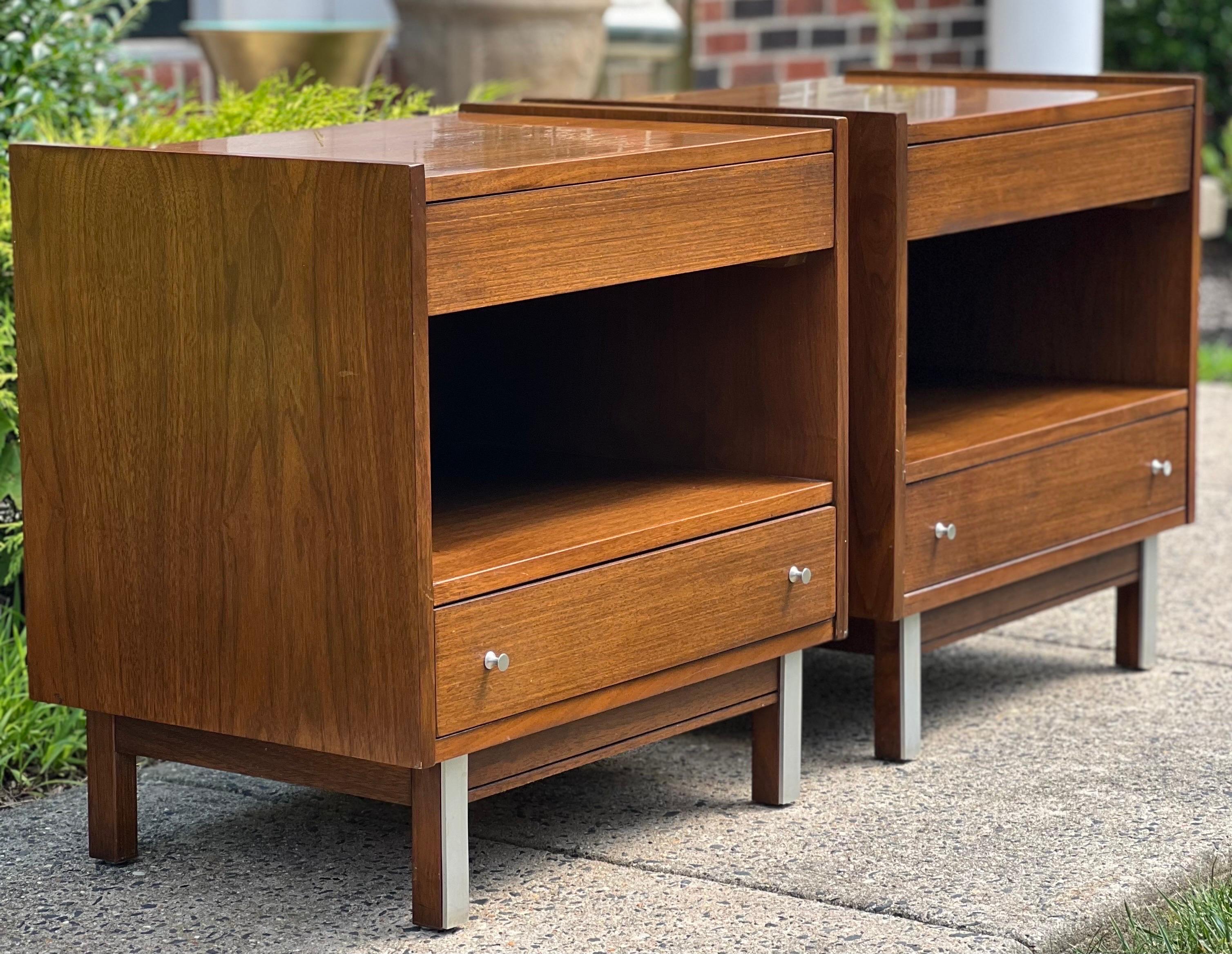 Mid-Century Modern Midcentury American of Martinsville Nightstands, a Pair