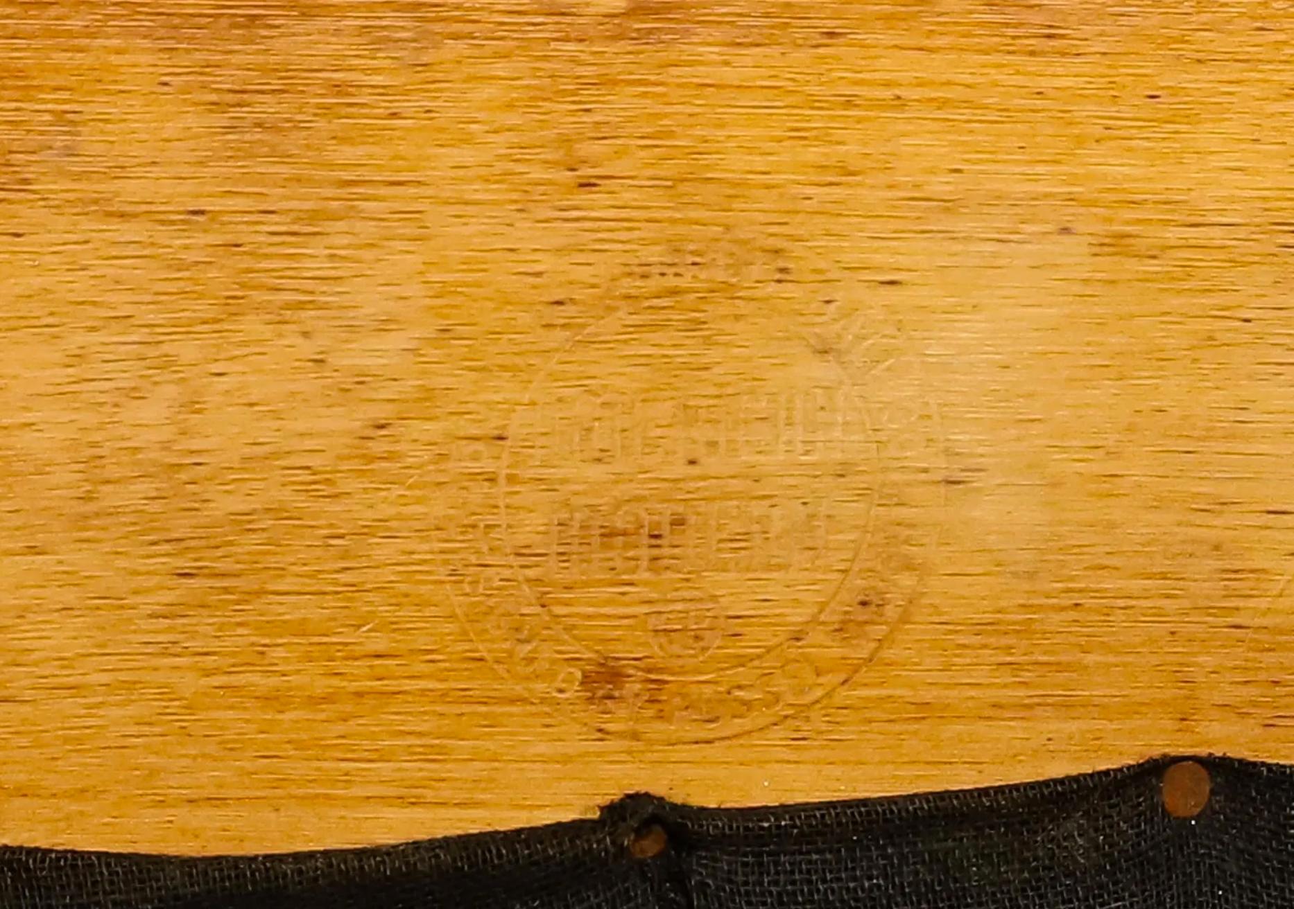 Amerikanischer Russel Wright Ahornbrauner Leder-Loungesessel aus der Mitte des Jahrhunderts, Conant Ball (Holzarbeit) im Angebot