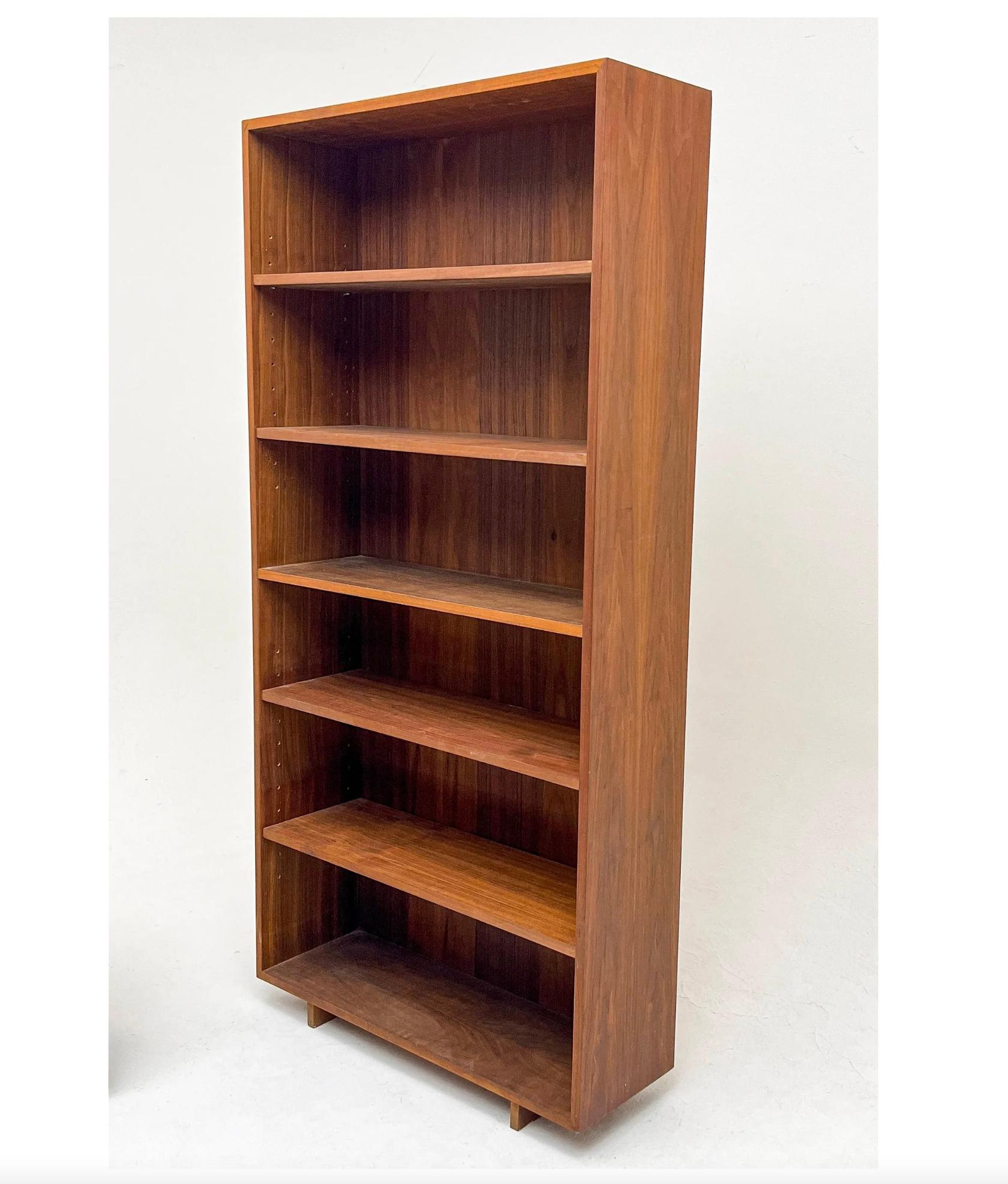 Mid century American Studio craft Richard Artschwager 6 shelf walnut tall bookcase with adjustable shelves. Good vintage condition with beautiful walnut wood grains. Has 2 horizontal wood legs appears to float. clean inside and out with wood joint