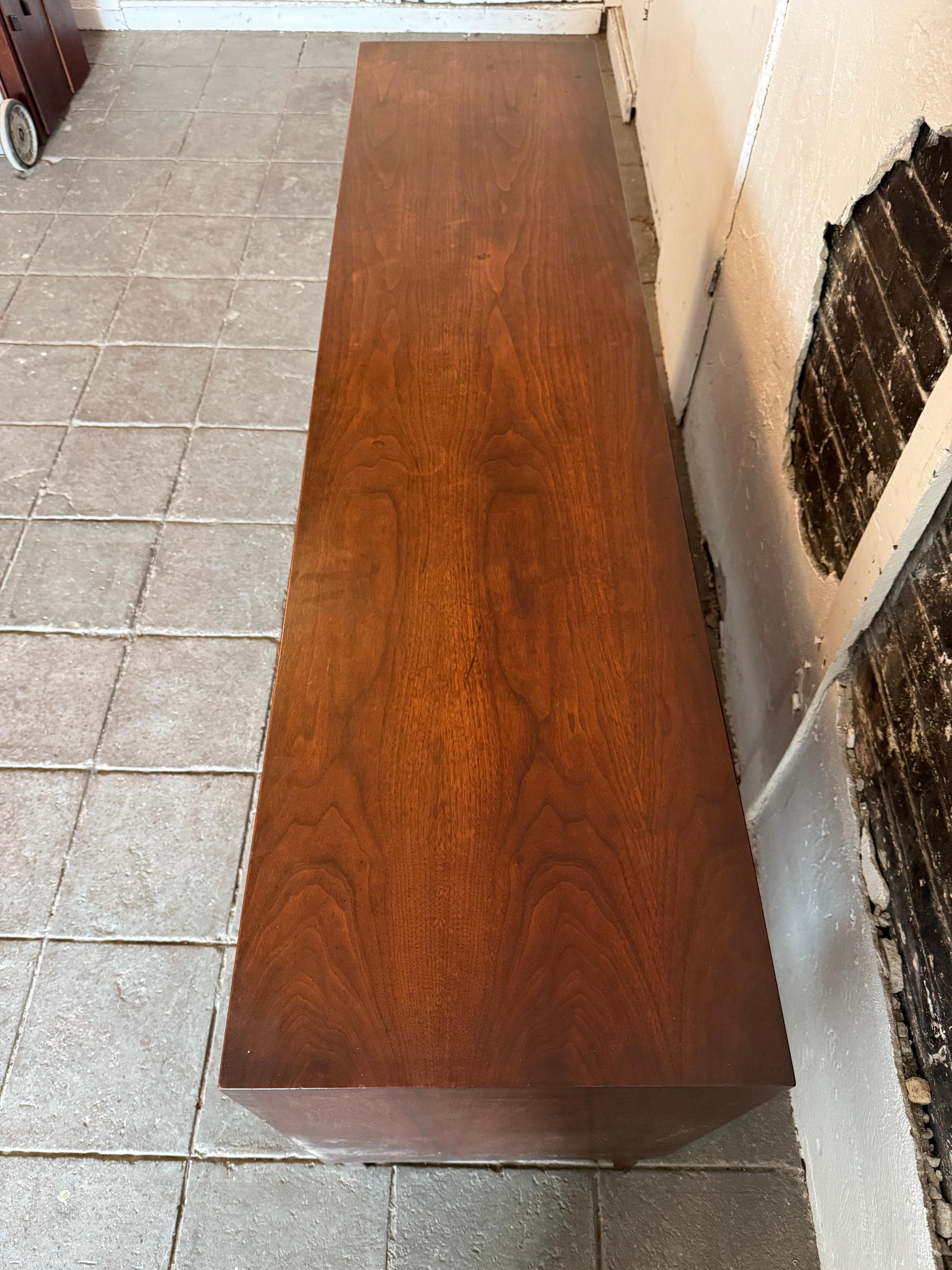 Midcentury American Studio Craft Walnut 8-Drawer Dresser by Richard Artschwager 1