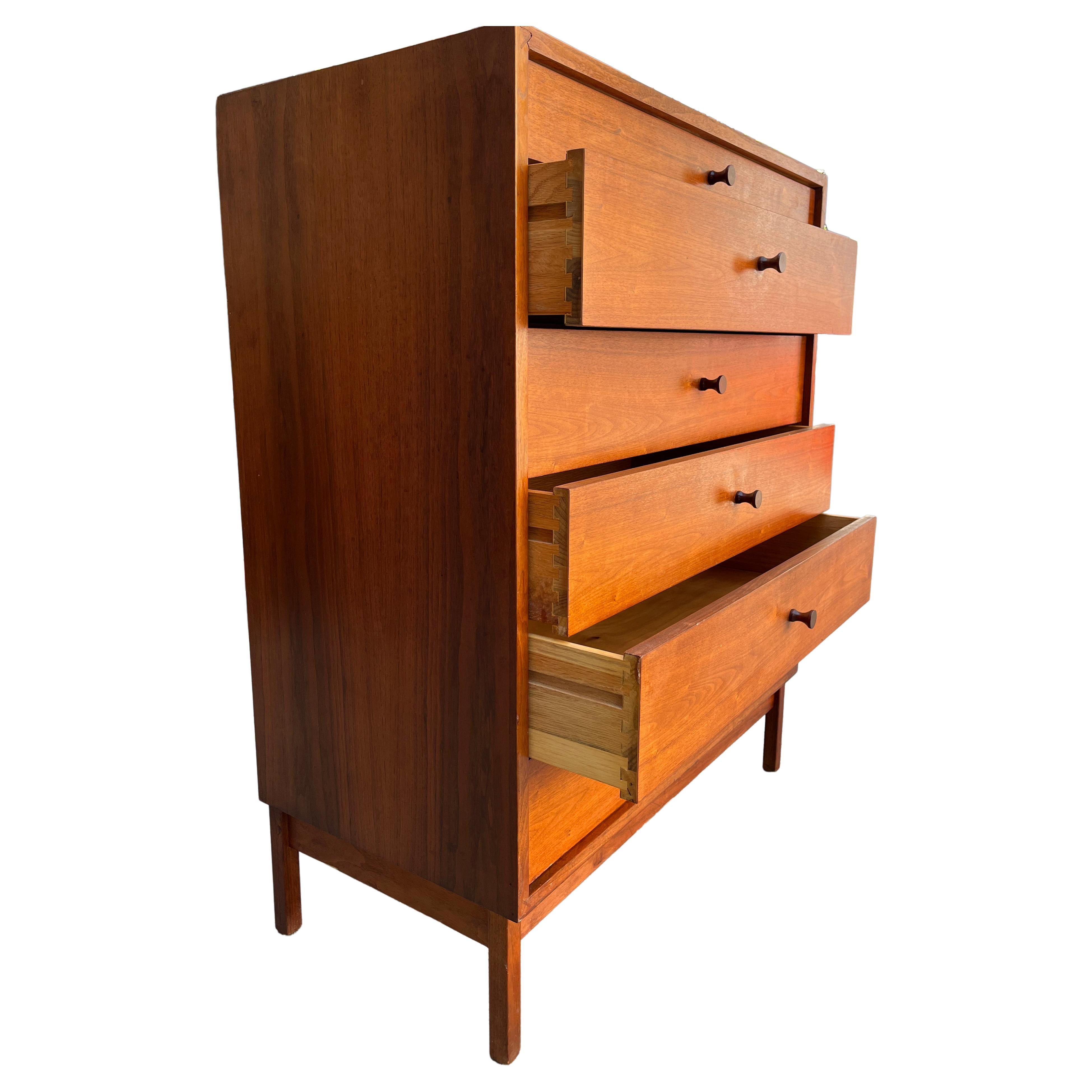 Mid-century American Studio crafted Richard Artschwager walnut 6 drawer dresser or chest of drawers. Good vintage condition with solid walnut round tapered knobs. Clean inside and out. Artschwager started his career designing and making furniture in
