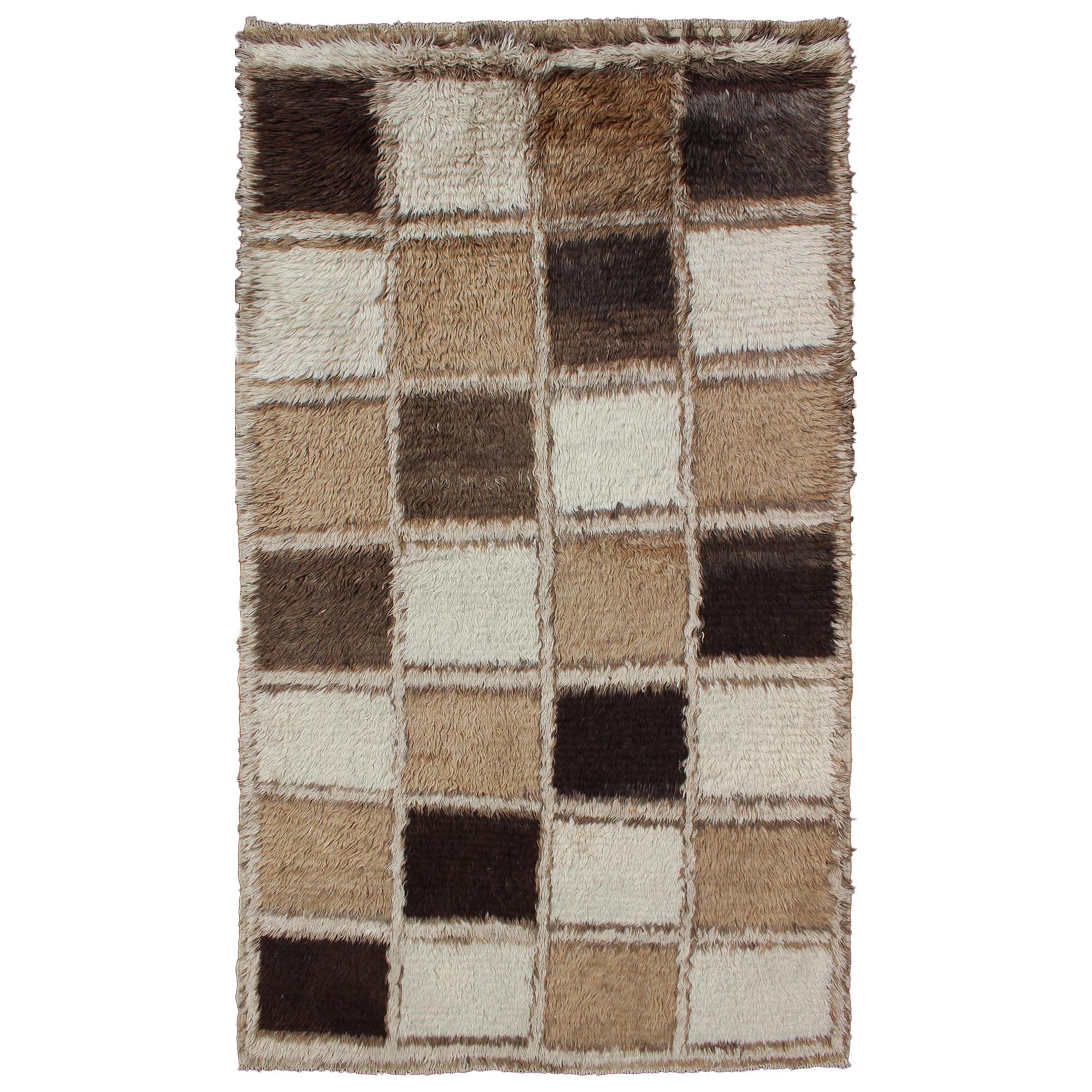 Tapis Tulu en laine angora du milieu du siècle dernier avec motif en damier