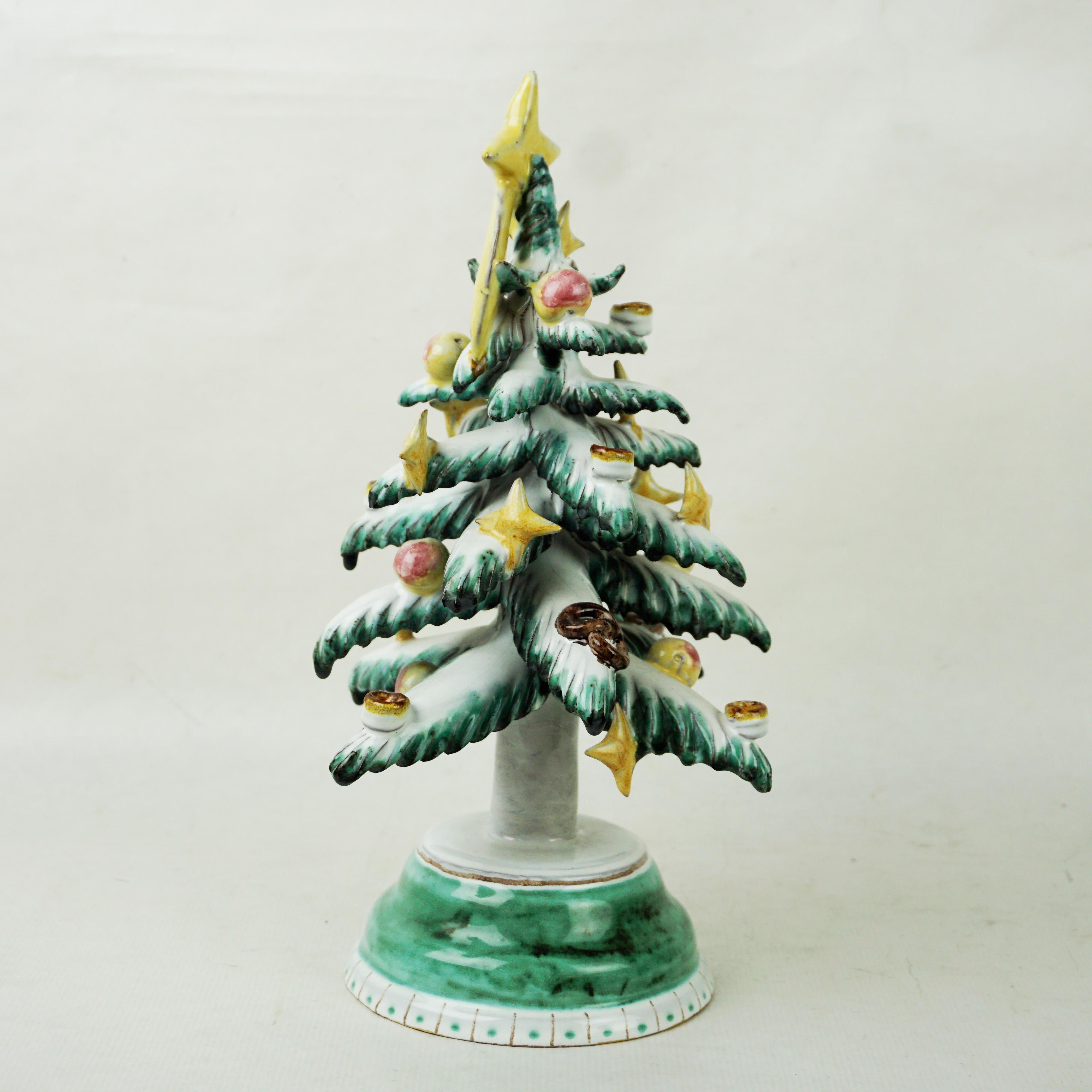 Árbol de Navidad de cerámica Anzengruber de mediados de siglo con muñeco Noche de Paz en Bueno estado para la venta en Vienna, AT
