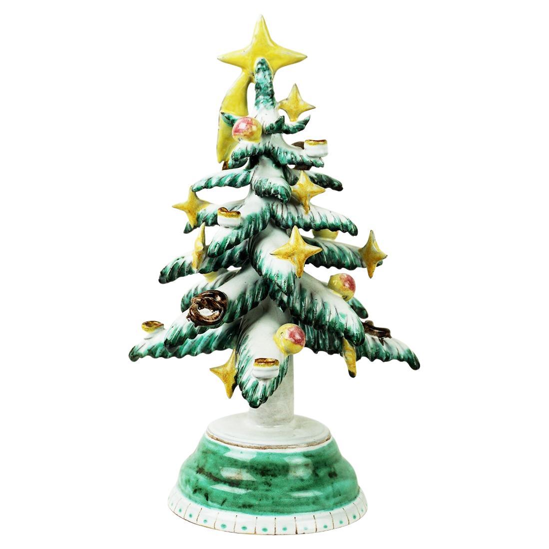 Árbol de Navidad de cerámica Anzengruber de mediados de siglo con muñeco Noche de Paz en venta