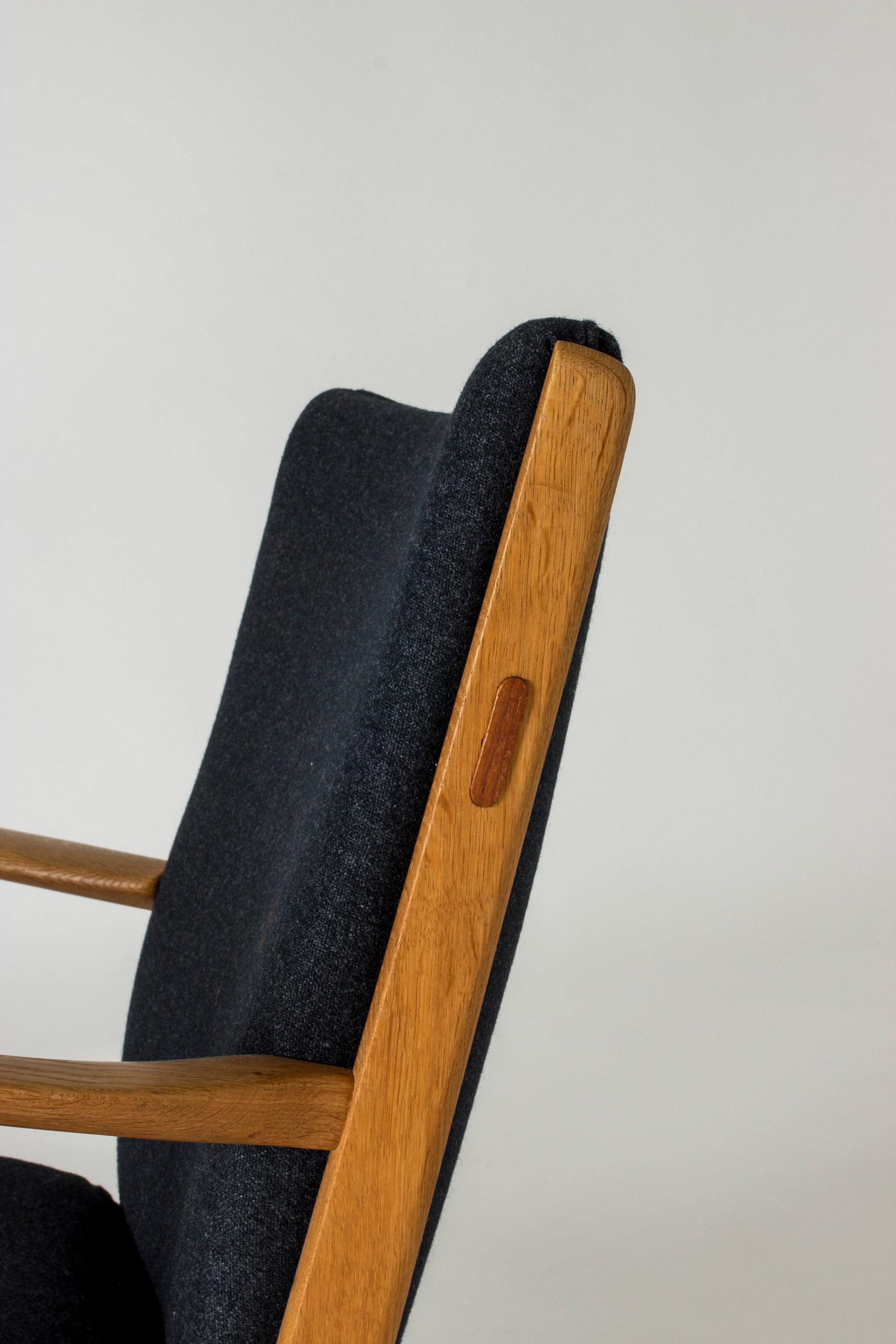 Midcentury “AP 16” Lounge Chair by Hans J. Wegner, 1960s For Sale 1
