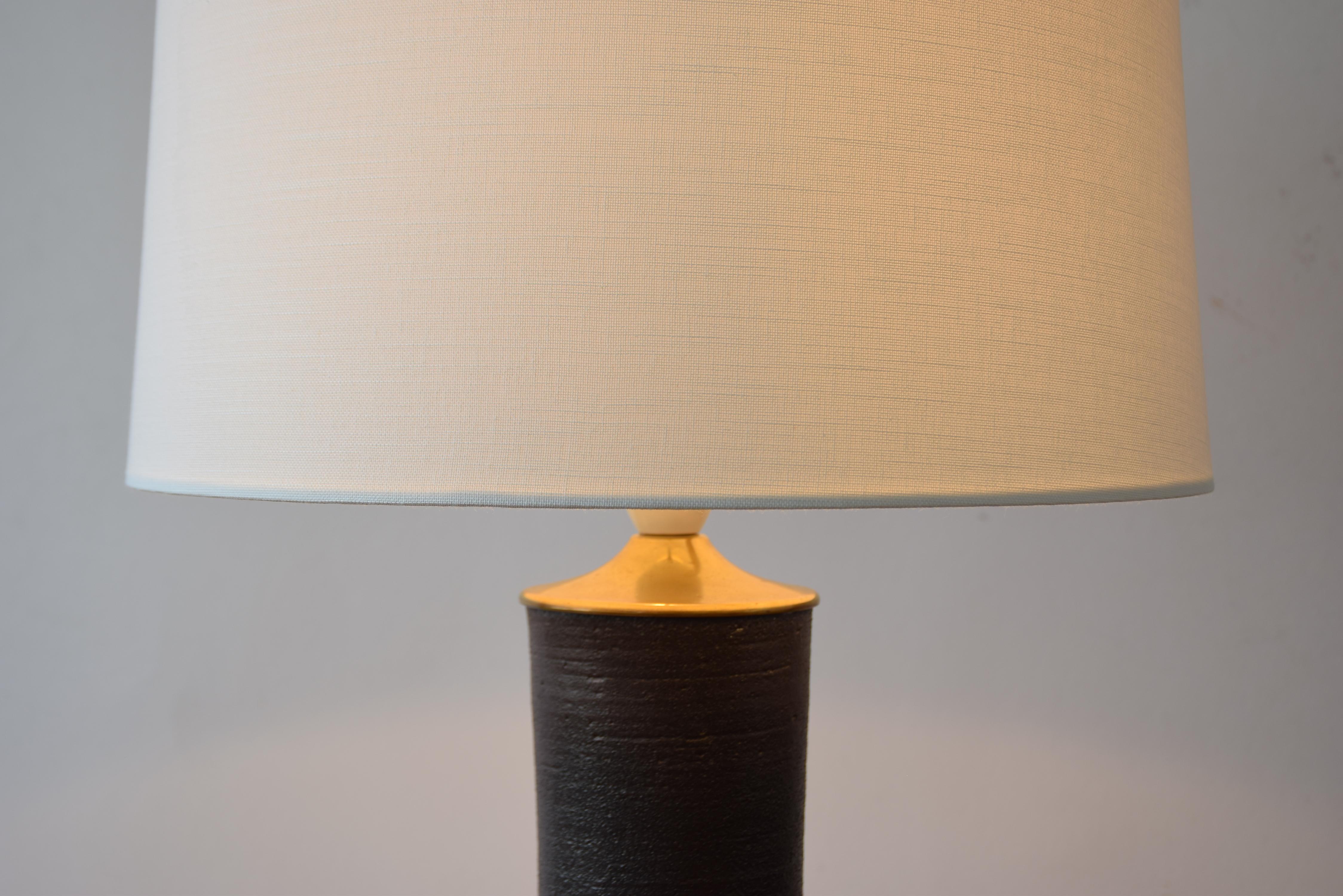 Midcentury Arabia Finland Tall Table Lamp Brown with Brass, Liisa Hallamaa 1960s For Sale 6