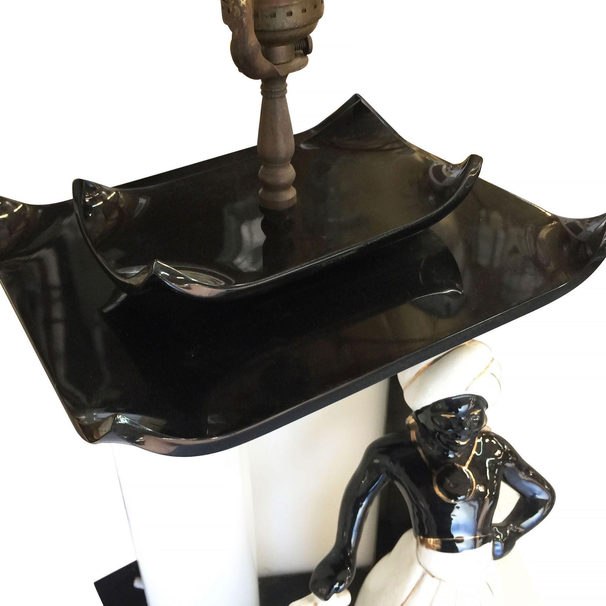 Lampe sculpturale en lucite d'inspiration arabe du milieu du siècle par Moss Excellent état - En vente à Van Nuys, CA
