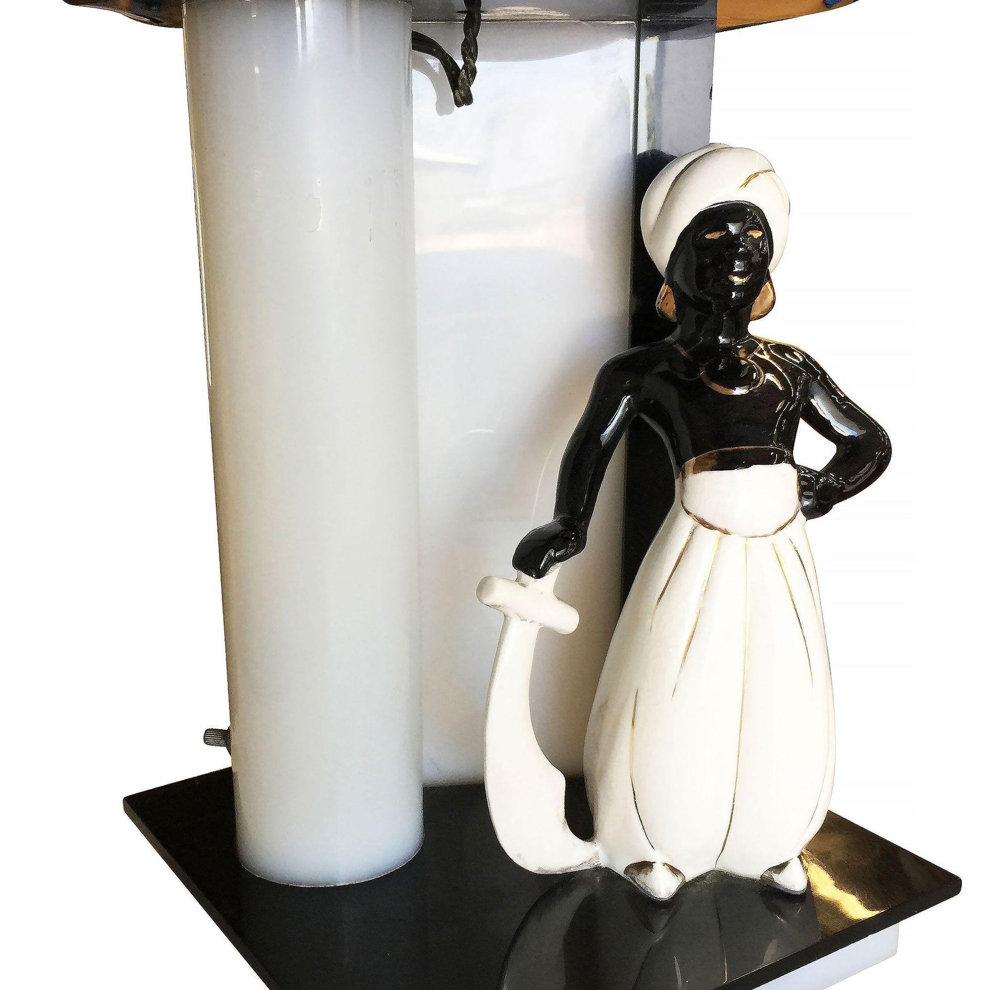 Céramique Lampe sculpturale en lucite d'inspiration arabe du milieu du siècle par Moss en vente