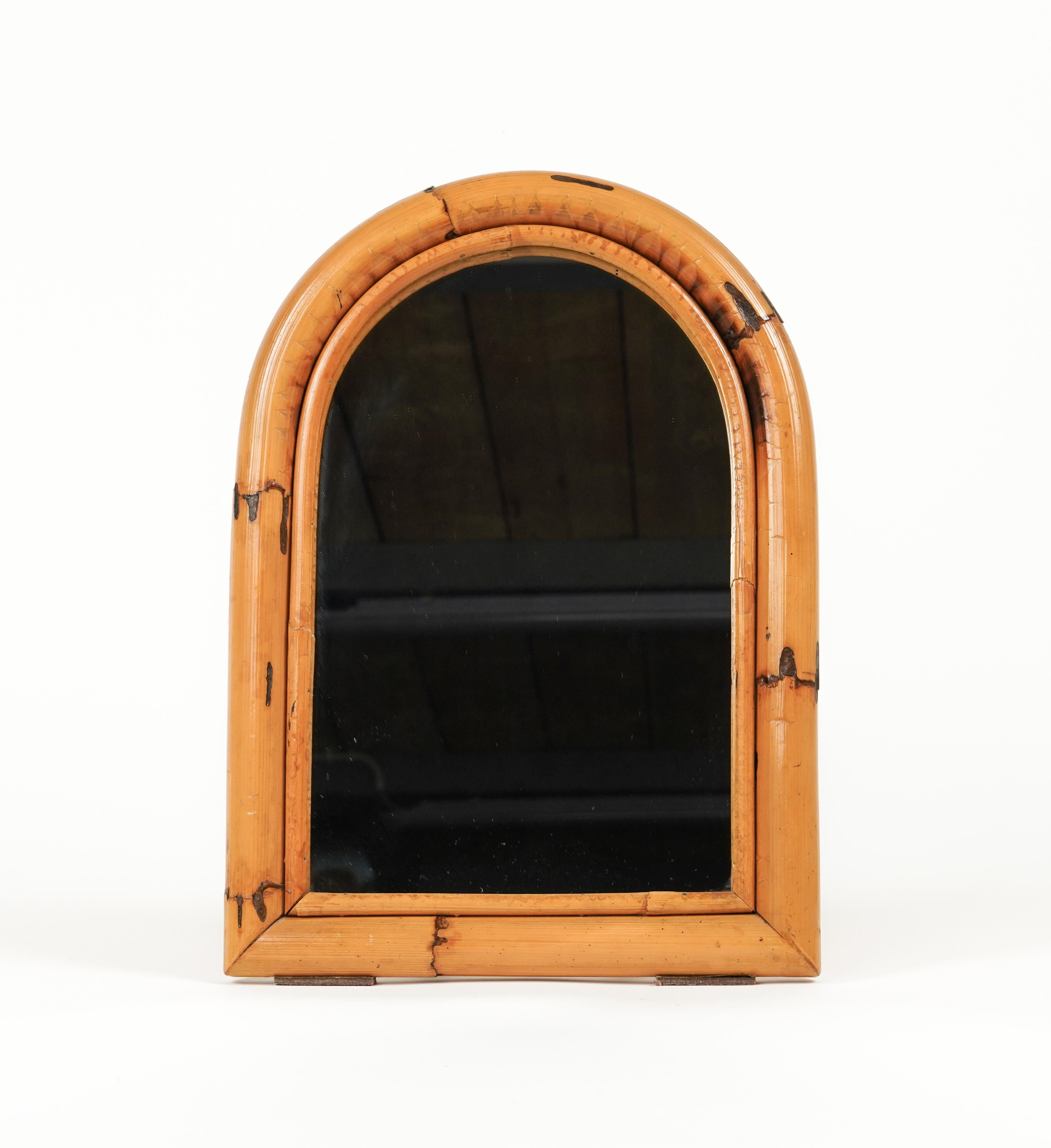 Midcentury Arched Bamboo and Rattan Table Mirror, Italy 1970s In Good Condition For Sale In Rome, IT