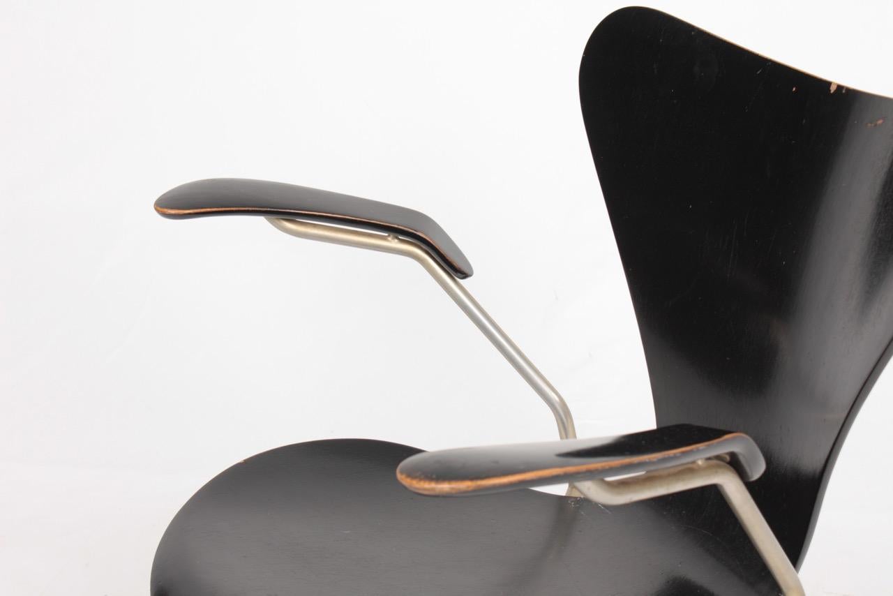 Sessel, entworfen von Arne Jacobsen M.A.A. für Fritz Hansen im Jahr 1958. Hergestellt in Dänemark, toller Originalzustand.