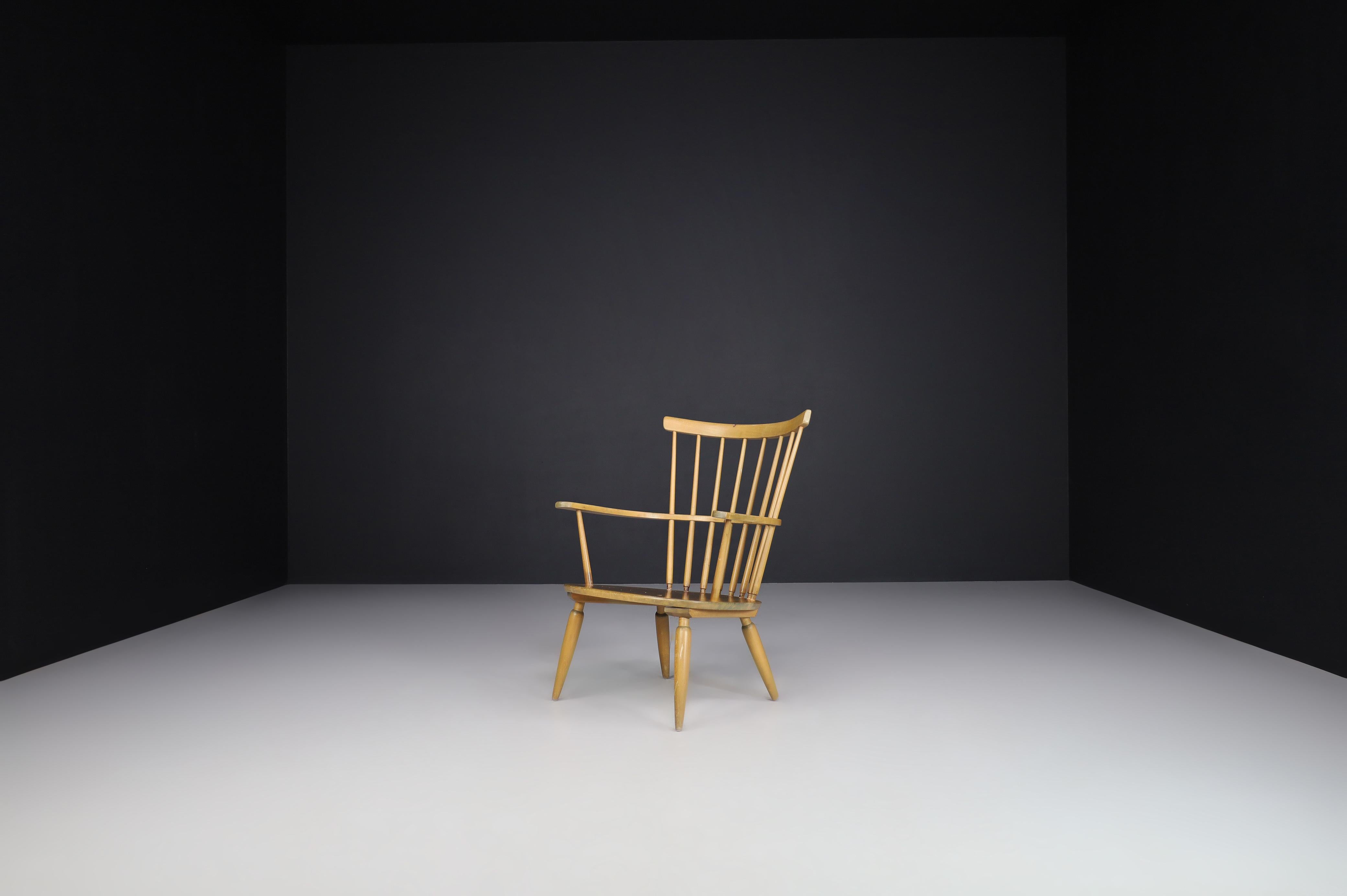 Sessel aus der Jahrhundertmitte von Franz Schuster, Österreich, 1950er Jahre.

Dieser österreichische Sessel ist aus Buchenholz gefertigt und wurde von Franz Schuster entworfen und in den 1950er Jahren in Österreich hergestellt. Die typischen