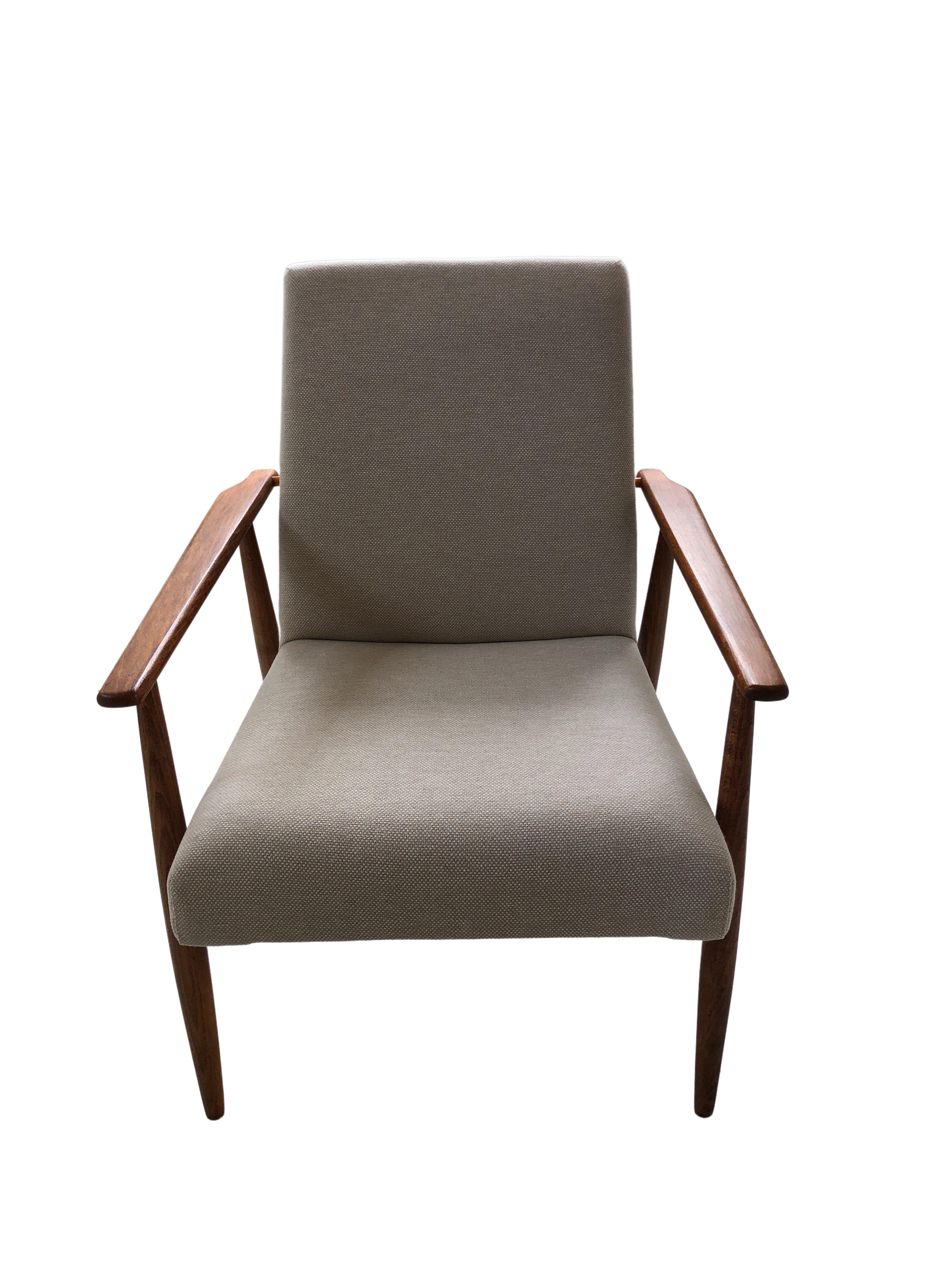 Polish Midcentury Armchair by Henryk Lis in Beige Cotton Linen Upholstery, 1960s For Sale