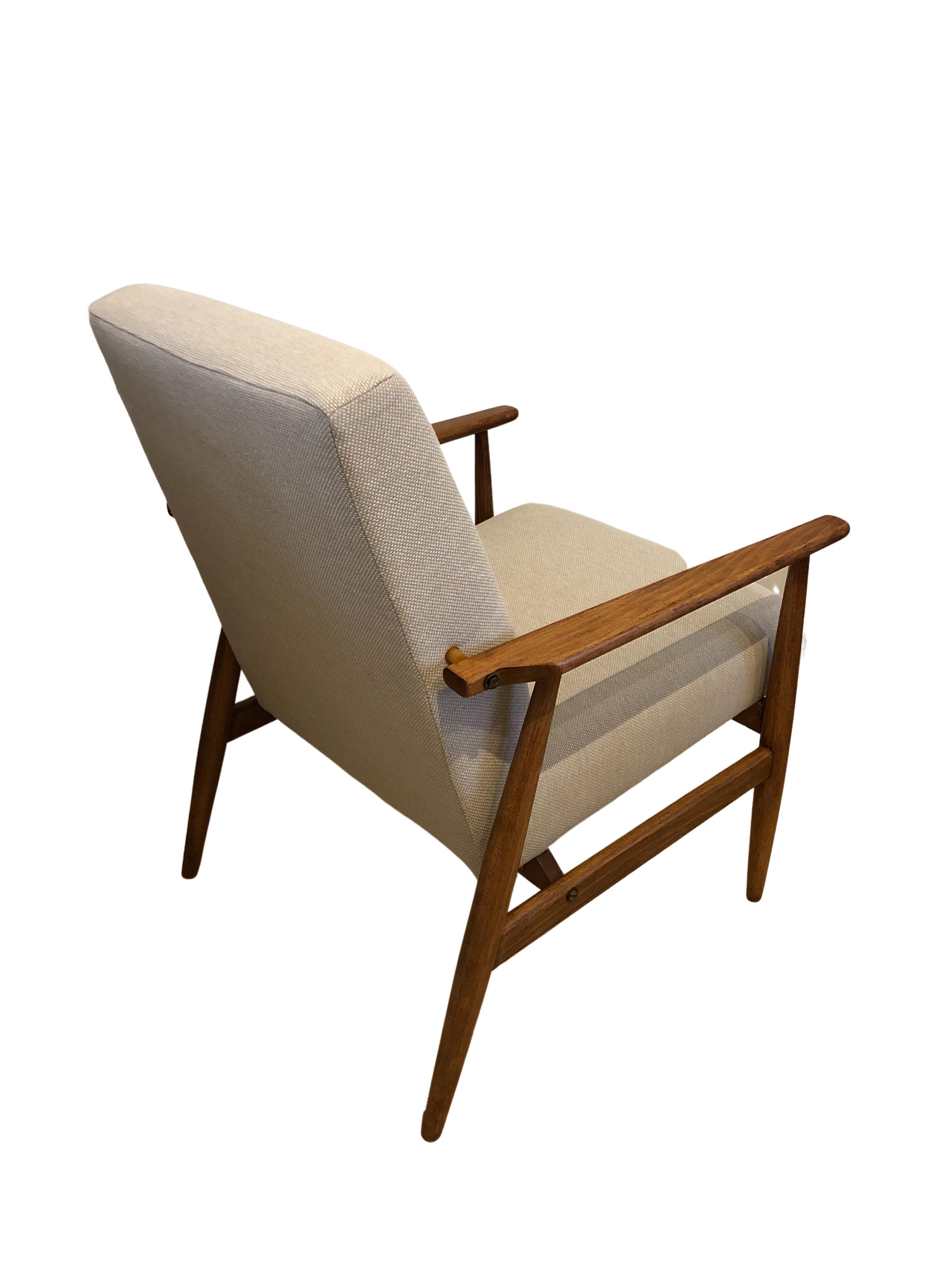 Midcentury Armchair by Henryk Lis in Beige Cotton Linen Upholstery, 1960s For Sale 1