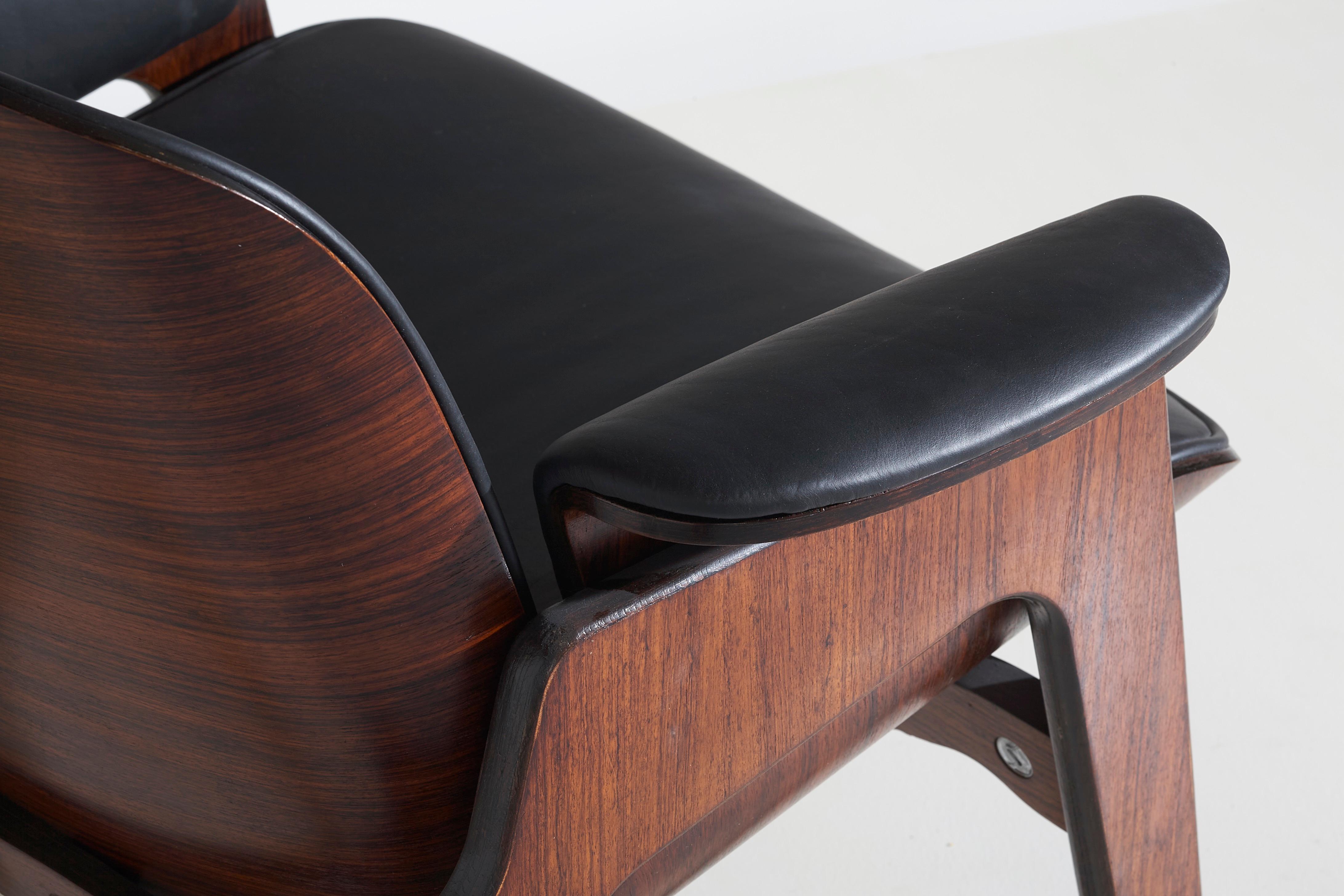 Italian Midcentury Armchair by Ico Parisi for Mim Roma Made by Wood and Black Leather