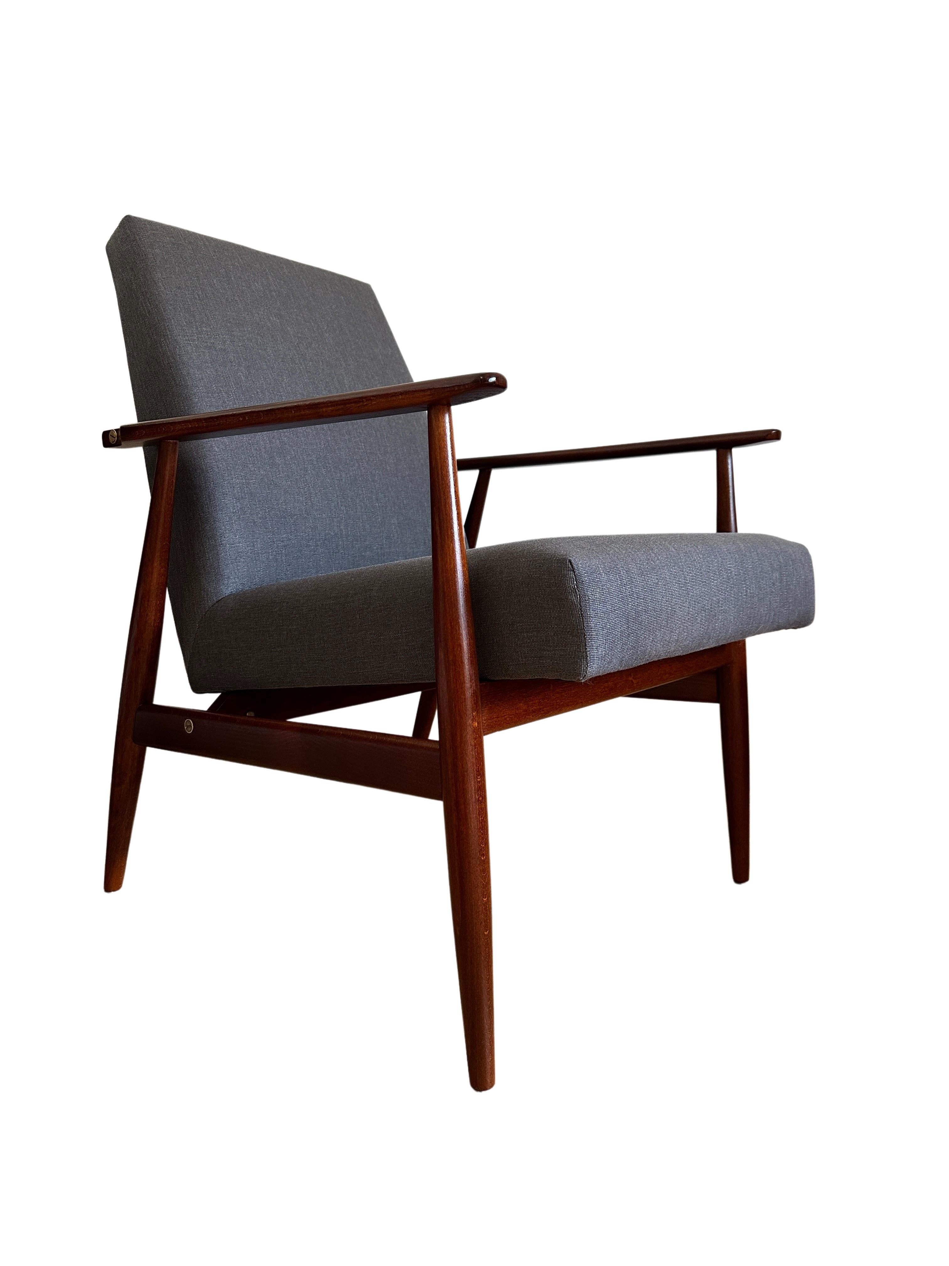 Midcentury Armchair in Kvadrat Upholstery by Henryk Lis, Europe, 1960s For Sale 4