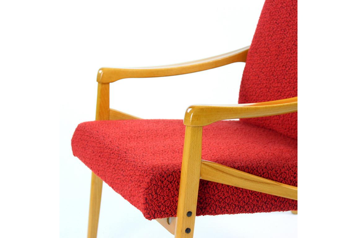 Midcentury Armchair In Light Beech & Red Fabric By Interier Praha For Sale 4