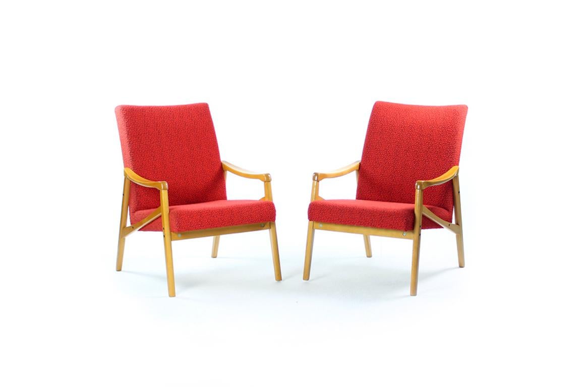 Midcentury Armchair In Light Beech & Red Fabric By Interier Praha For Sale 10