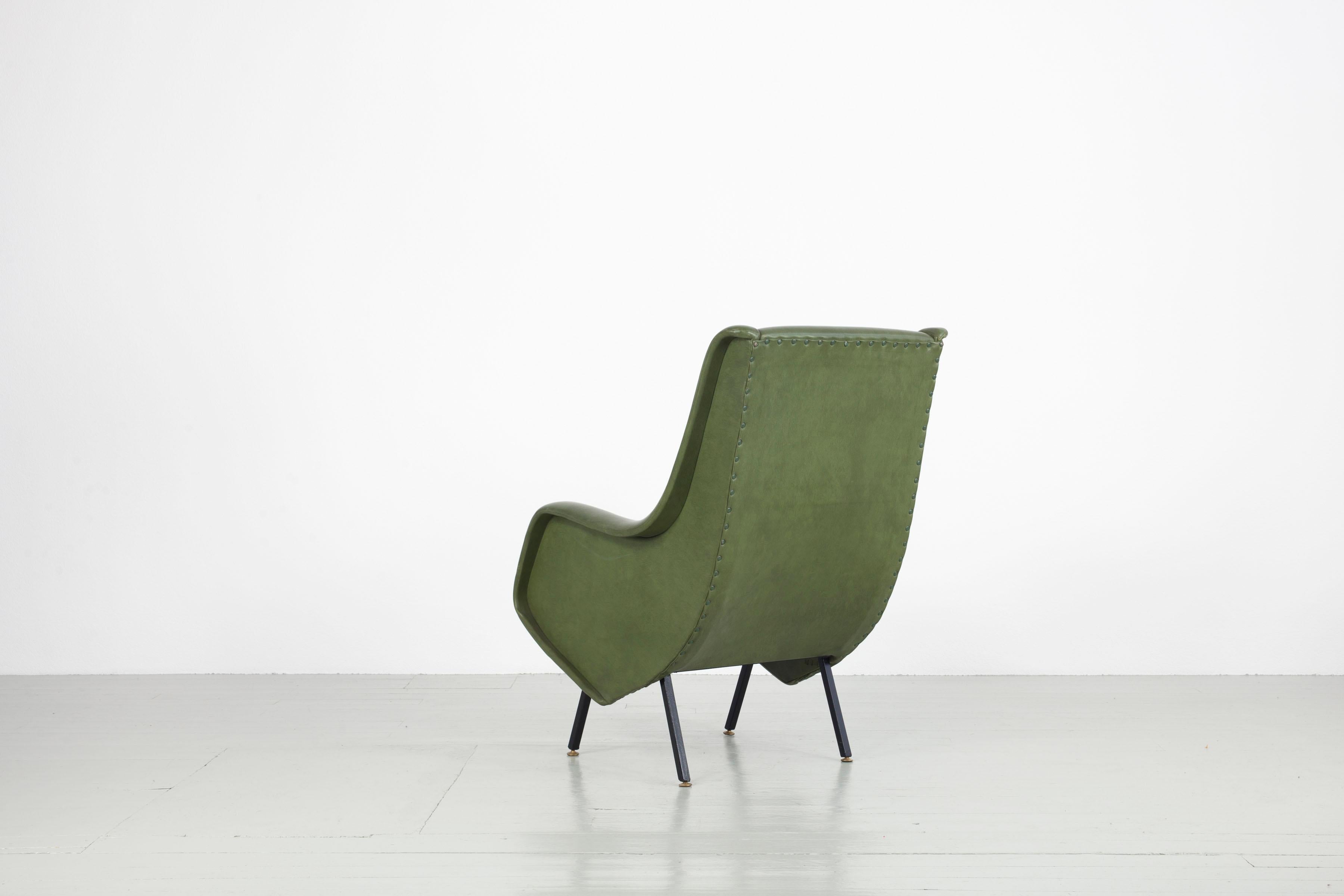 Milieu du XXe siècle Fauteuil du milieu du siècle en simili-cuir vert d'origine, années 1950 en vente