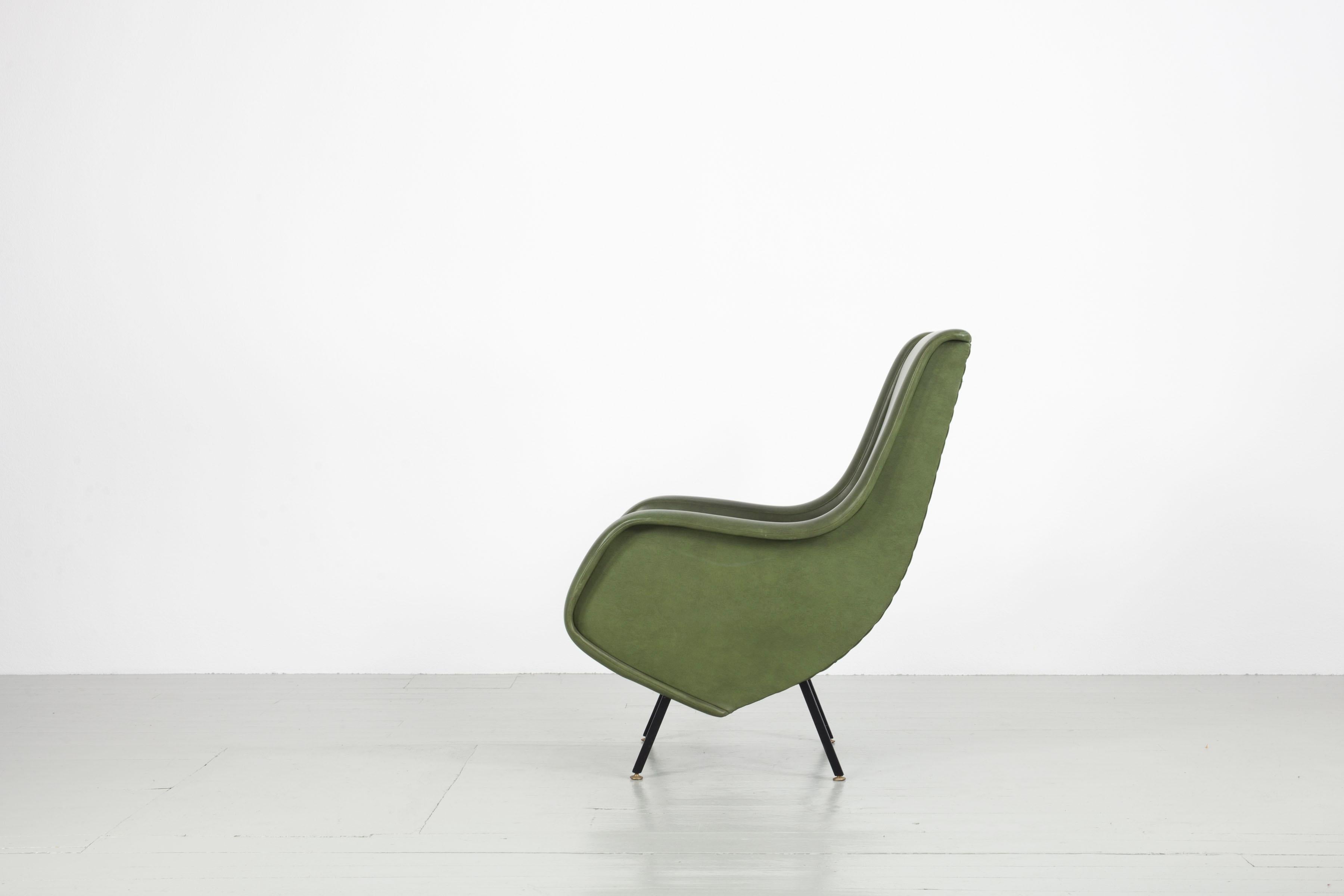Métal Fauteuil du milieu du siècle en simili-cuir vert d'origine, années 1950 en vente