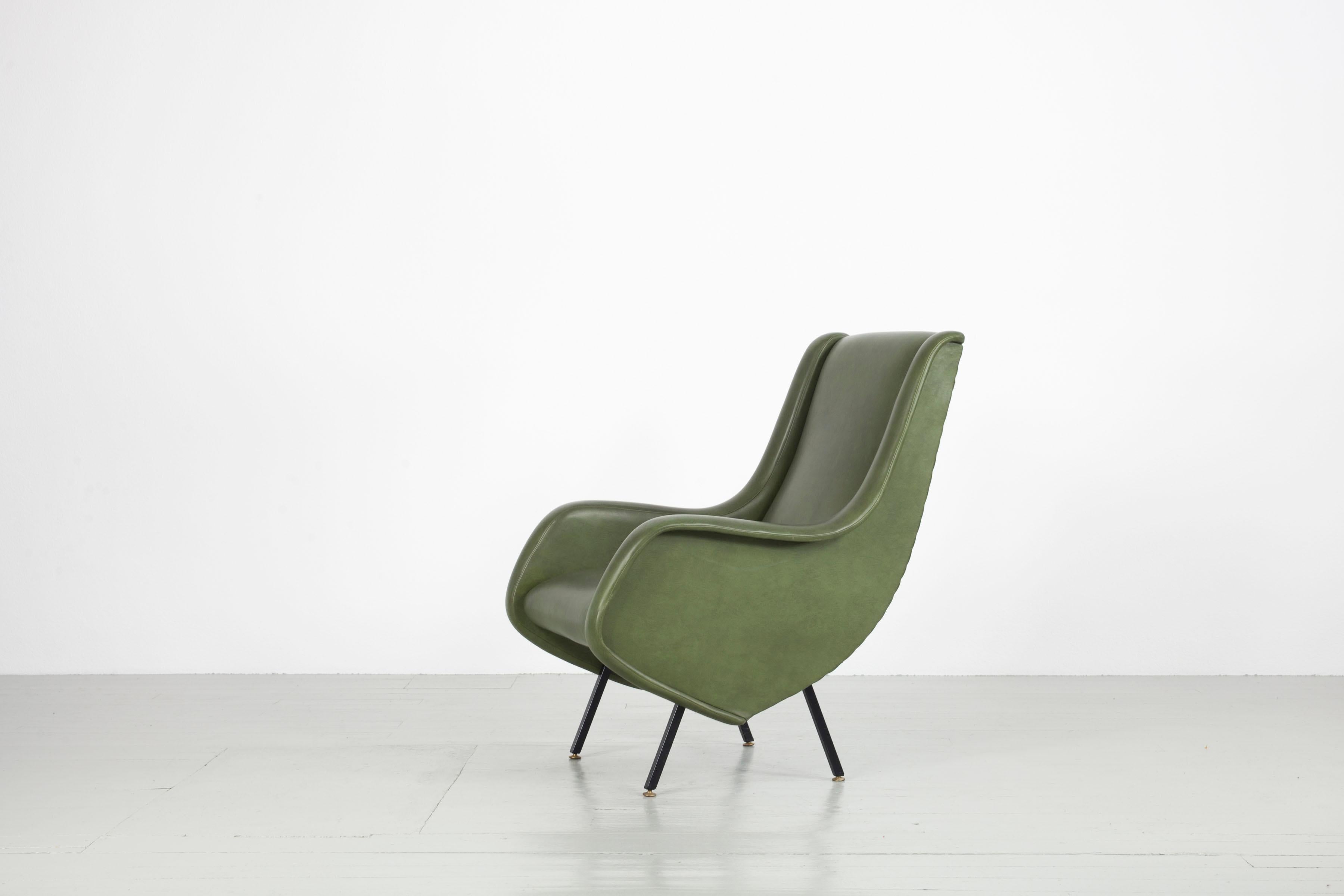 Fauteuil du milieu du siècle en simili-cuir vert d'origine, années 1950 en vente 1