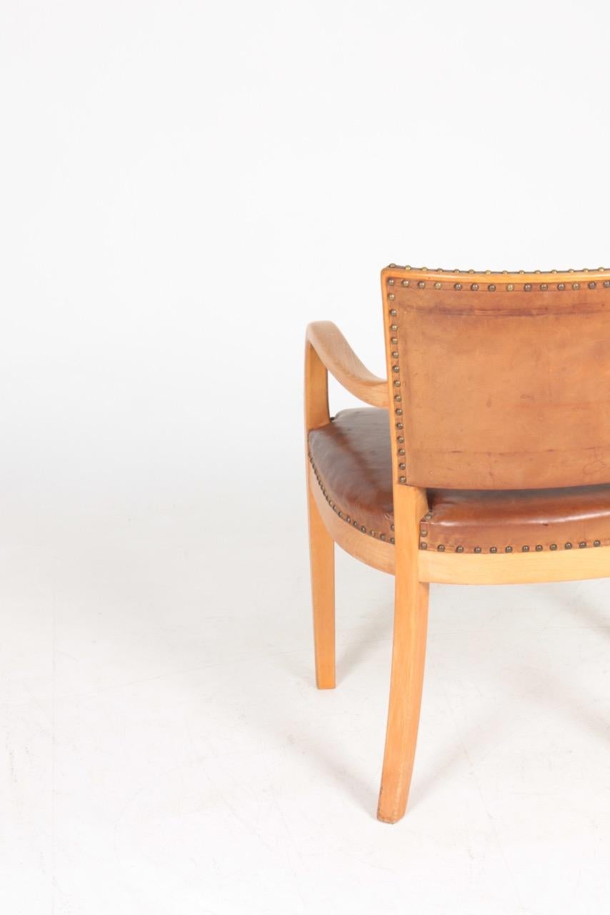 Mahogany Midcentury Armchair in Patinated Leather by Fritz Hansen, Danish Design, 1940s