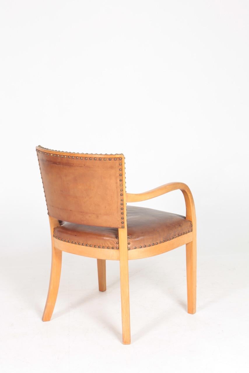 Midcentury Armchair in Patinated Leather by Fritz Hansen, Danish Design, 1940s 1