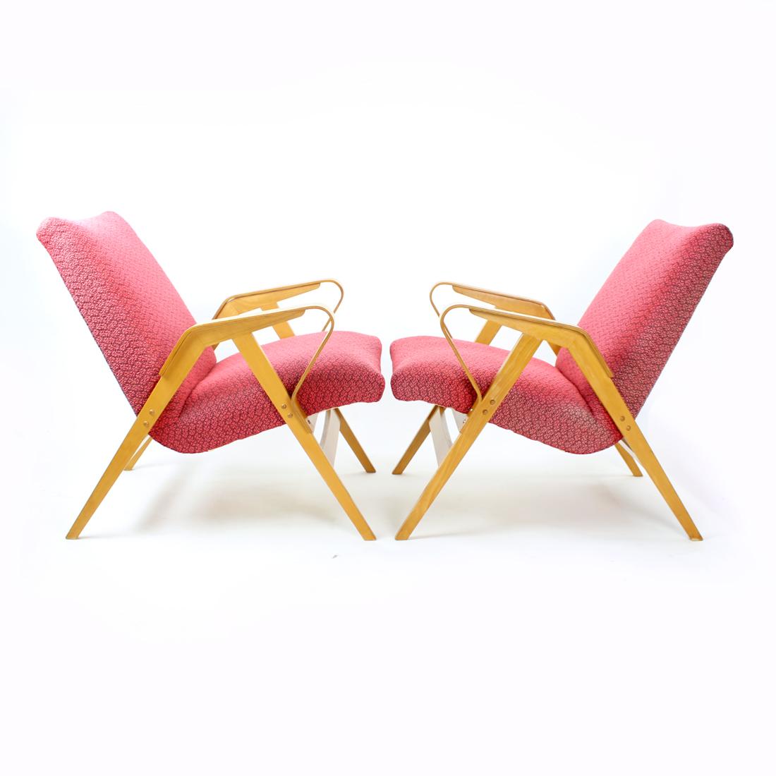 Mid-Century Modern Midcentury Armchair in Pink Fabric & Oak by Tatra, Czechoslovakia, 1960s For Sale