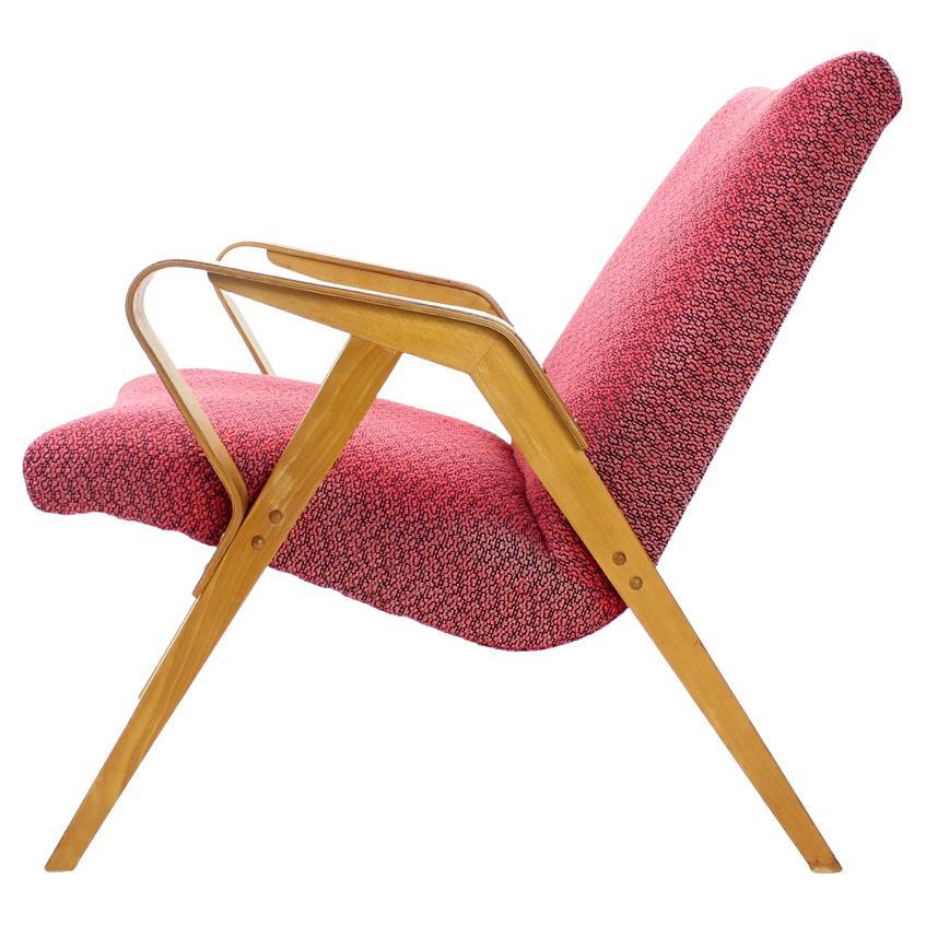 Midcentury Armchair in Pink Fabric & Oak by Tatra, Czechoslovakia, 1960s For Sale