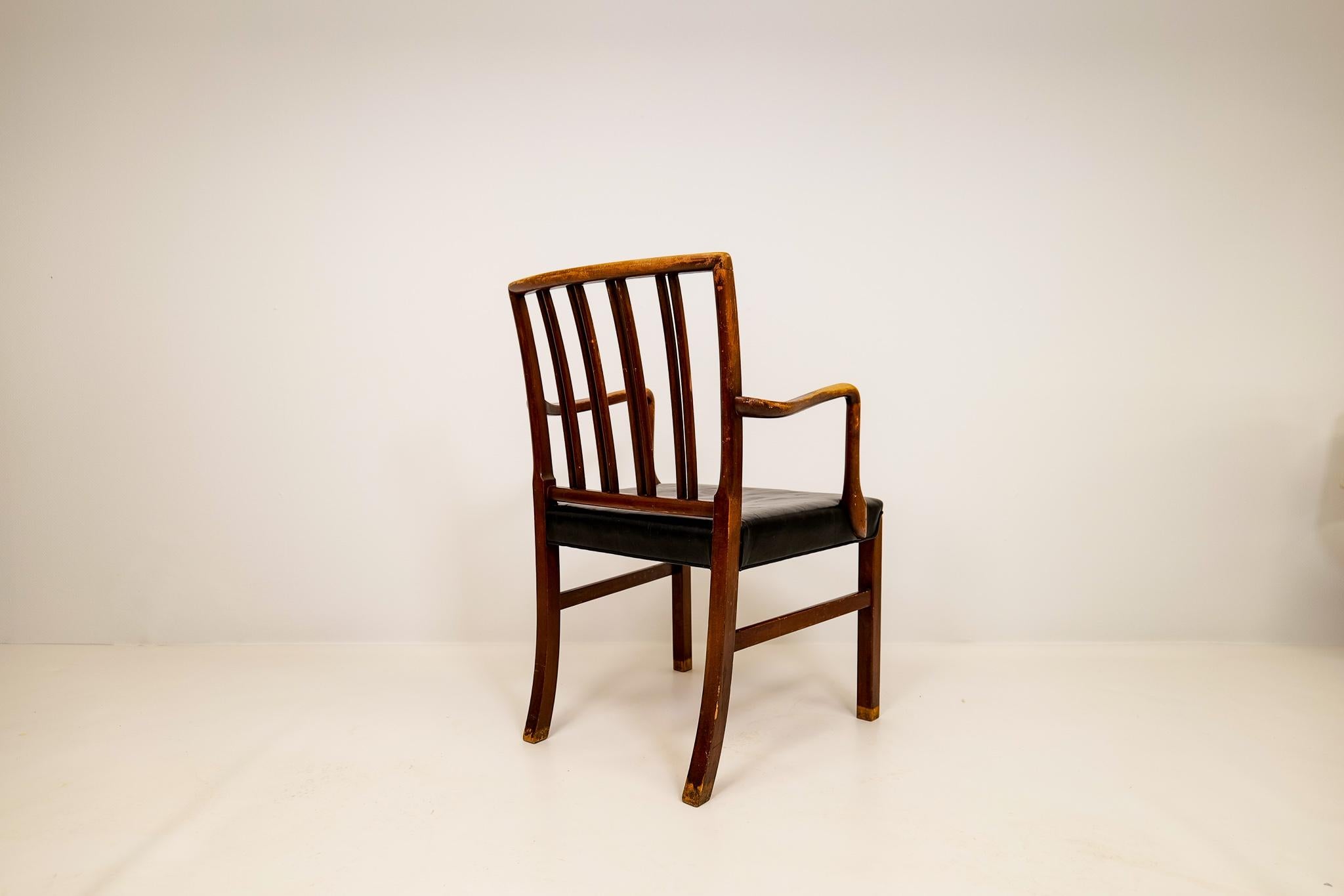 Midcentury Armchair Ole Wanscher for Fritz Hansen, Stained Beech and Leather  For Sale 4