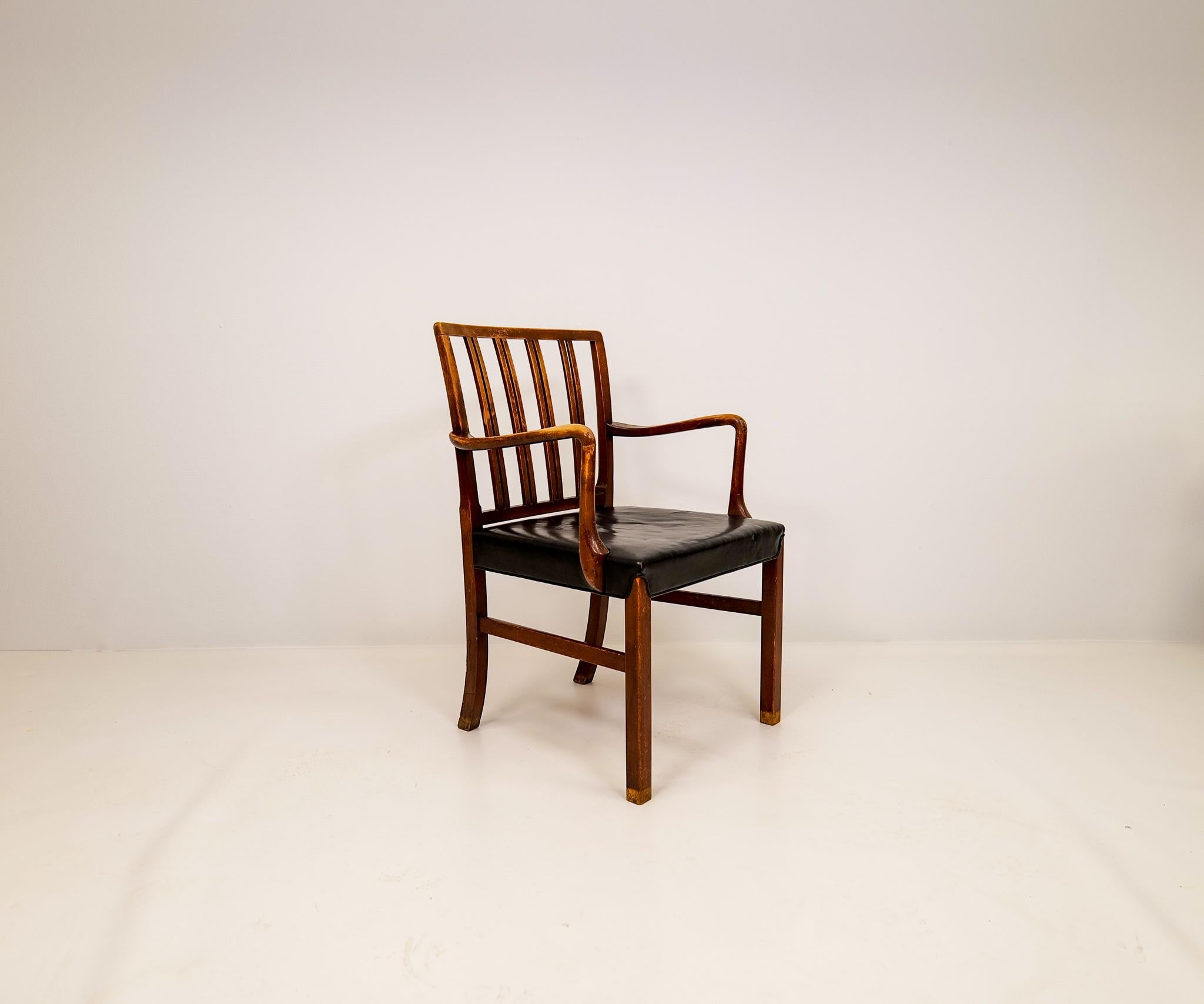 Mid-Century Modern Midcentury Armchair Ole Wanscher for Fritz Hansen, Stained Beech and Leather  For Sale