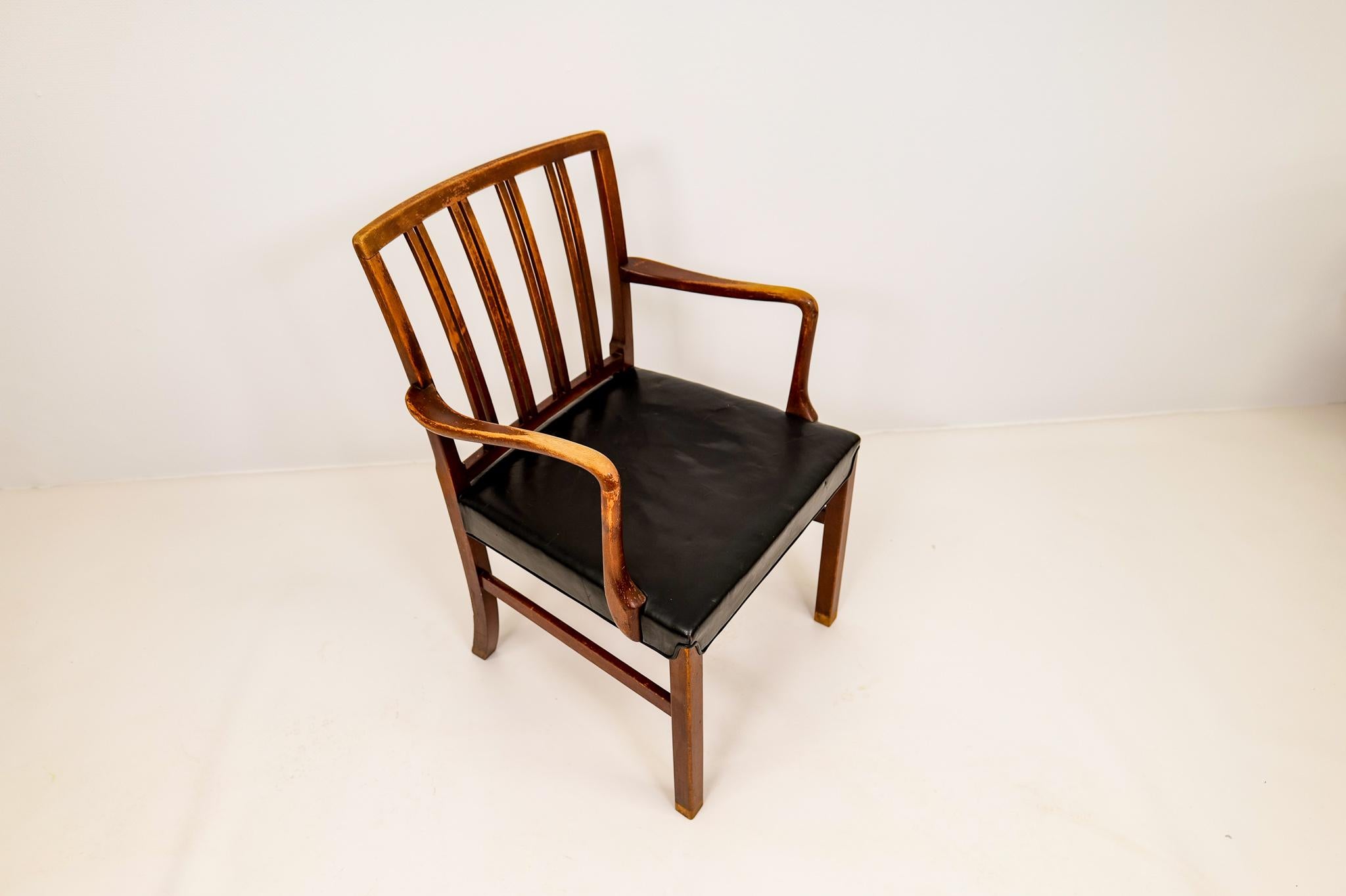 Swedish Midcentury Armchair Ole Wanscher for Fritz Hansen, Stained Beech and Leather  For Sale