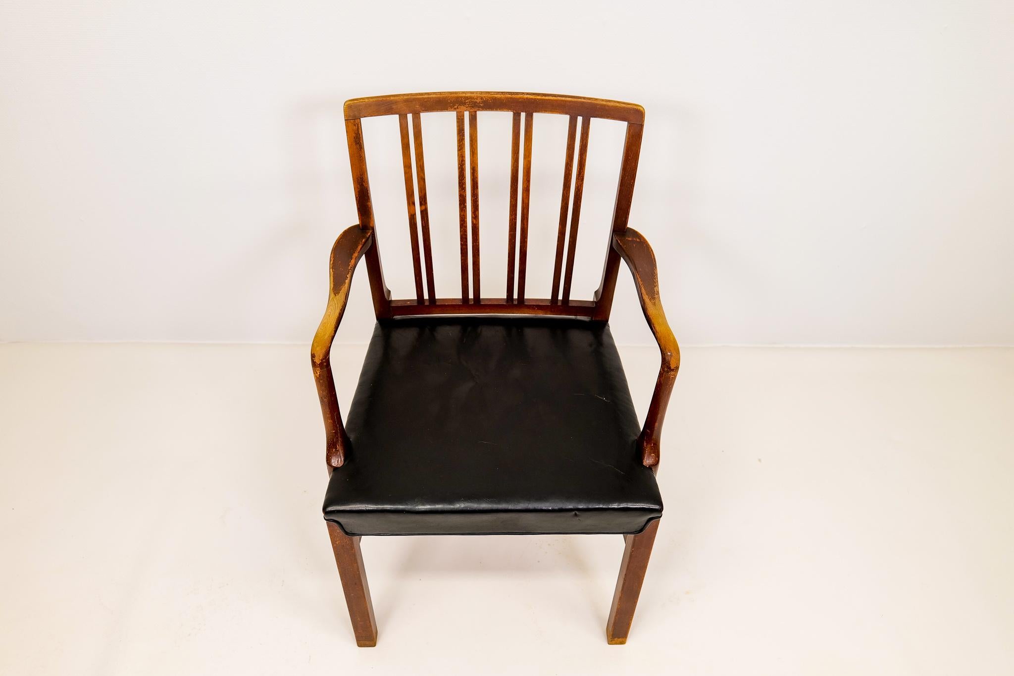 Mid-20th Century Midcentury Armchair Ole Wanscher for Fritz Hansen, Stained Beech and Leather  For Sale