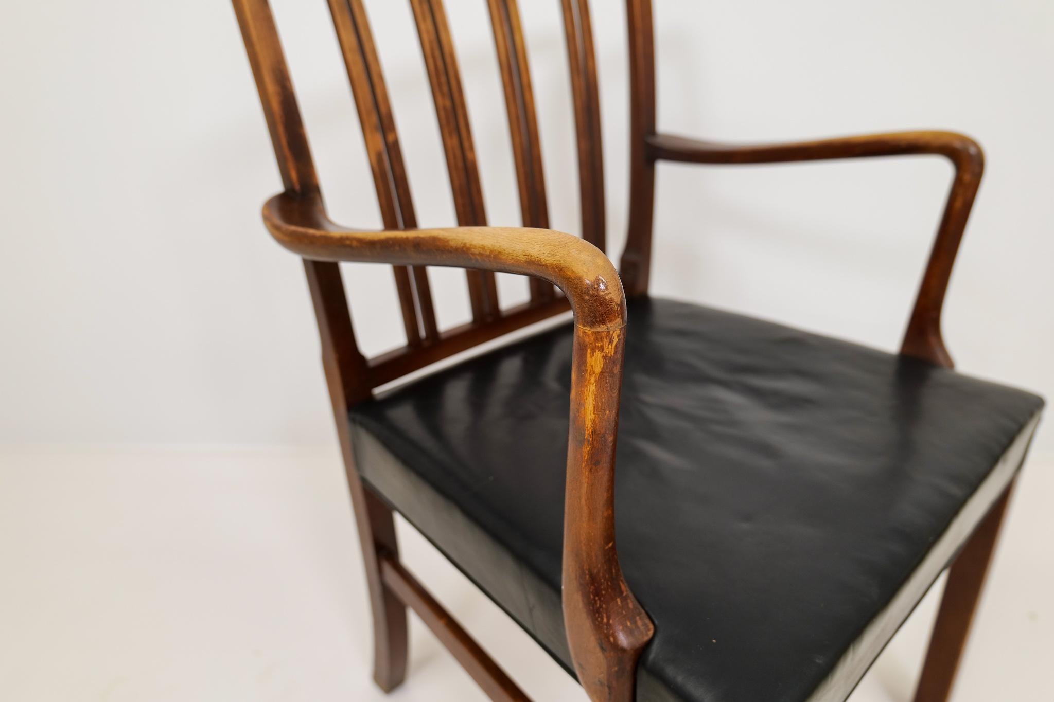 Midcentury Armchair Ole Wanscher for Fritz Hansen, Stained Beech and Leather  For Sale 1