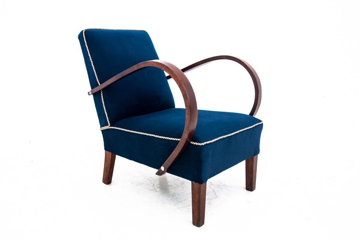 An armchair from the 1960s. Furniture in very good condition, after professional renovation, upholstered with a new fabric.

Dimensions: height 80 cm / height of the seat. 39 cm / width 63 cm / dep. 85 cm