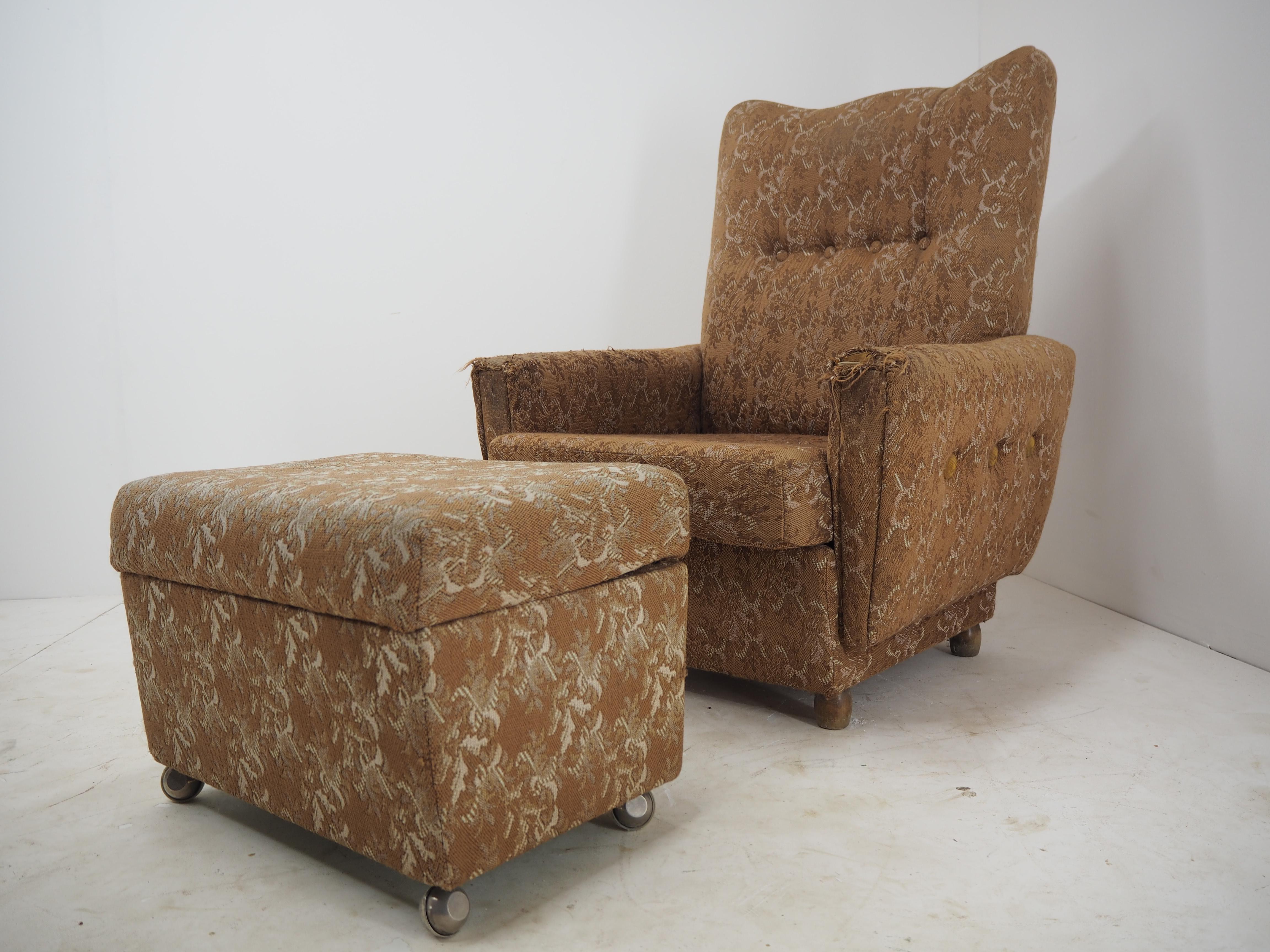 Midcentury Armchair with Footstool, 1960s In Fair Condition For Sale In Praha, CZ