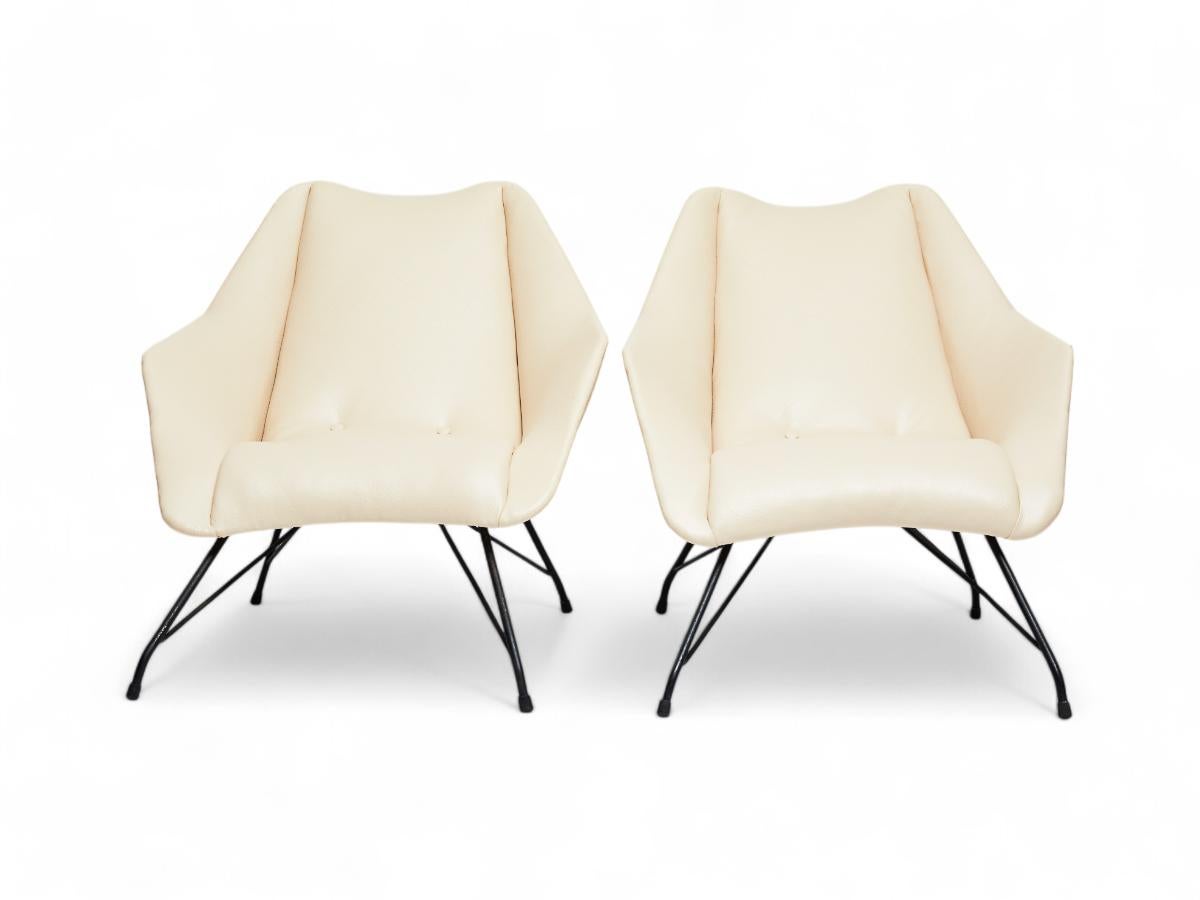 Mid-Century Modern Midcentury Armchairs in White Leather & Iron Base by Carlo Hauner, 1955, Brazil For Sale