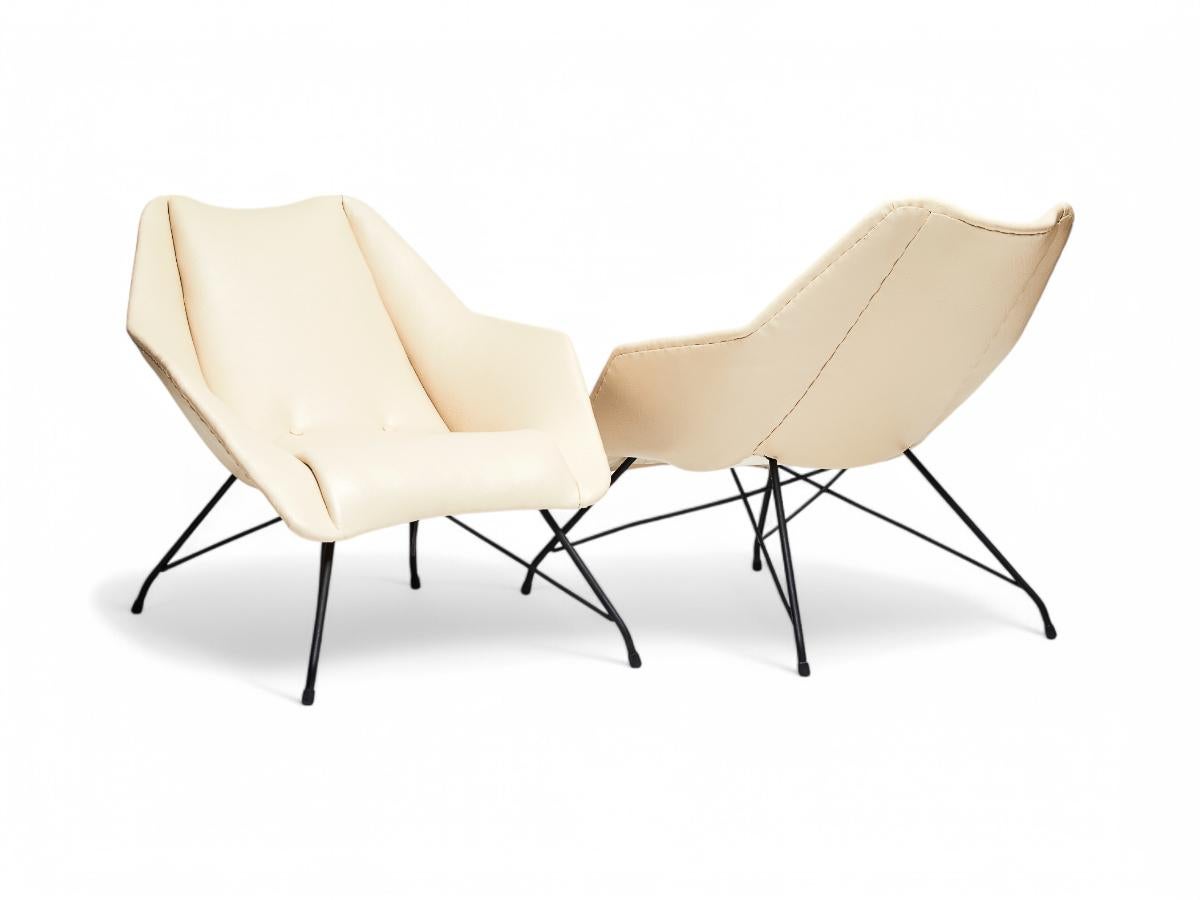 Hand-Painted Midcentury Armchairs in White Leather & Iron Base by Carlo Hauner, 1955, Brazil For Sale