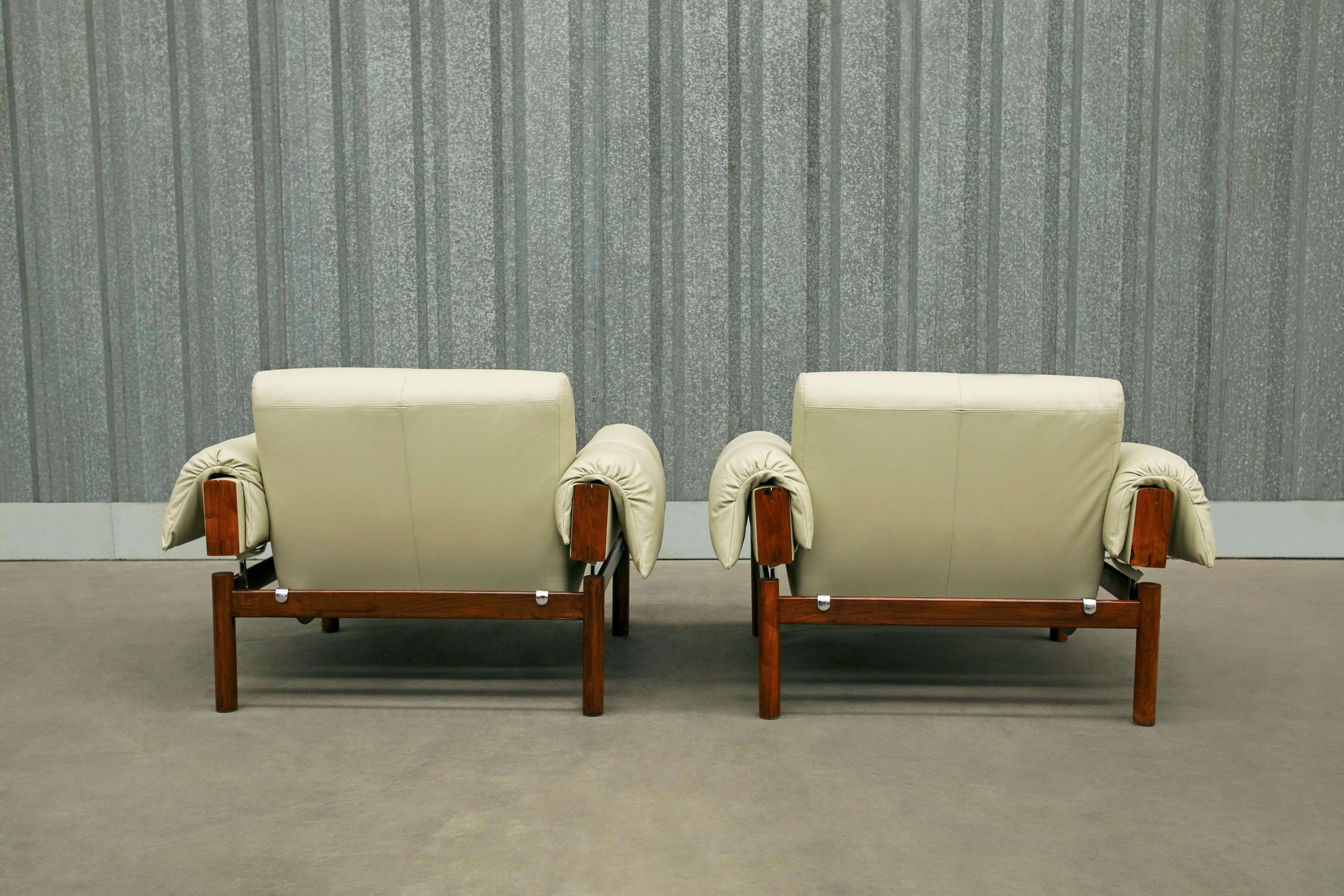Mid-Century Modern Midcentury Armchairs MP-13 by Percival Lafer in Hardwood & Beige Leather, Brazil For Sale