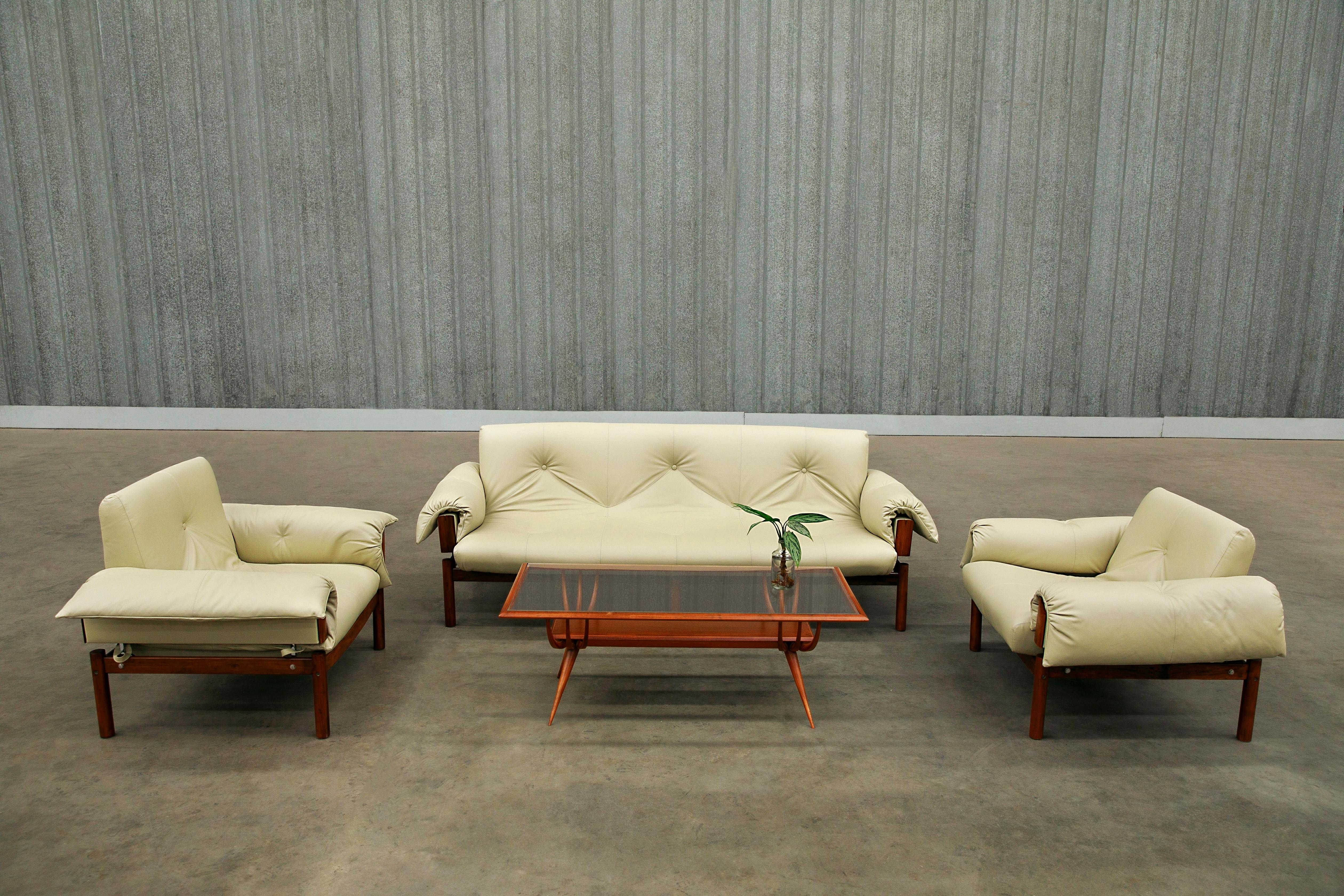 Midcentury Armchairs MP-13 by Percival Lafer in Hardwood & Beige Leather, Brazil For Sale 1