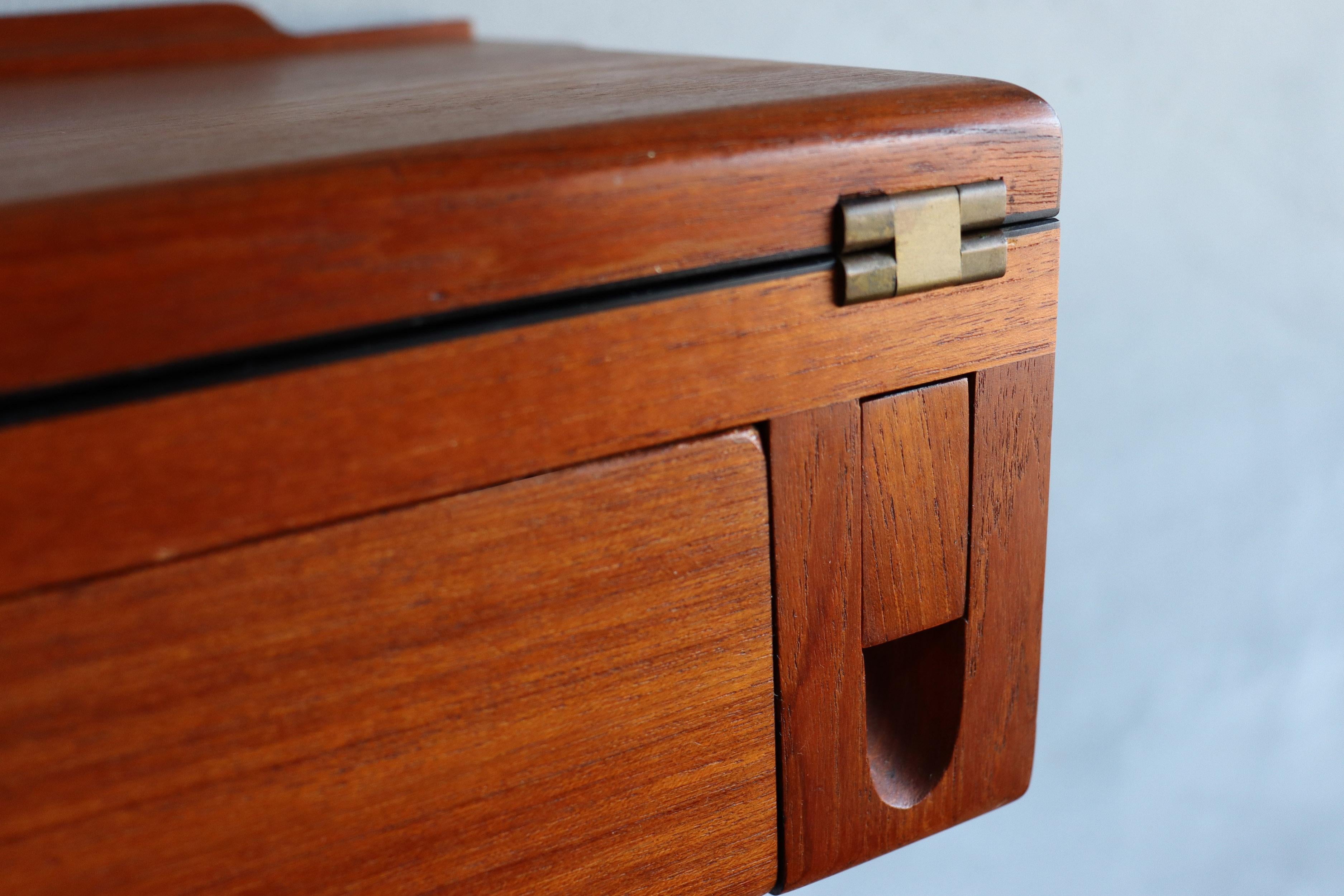 Danish Midcentury Arne Hovmand-Olsen Wall Mounted Flip Top Table in Teak