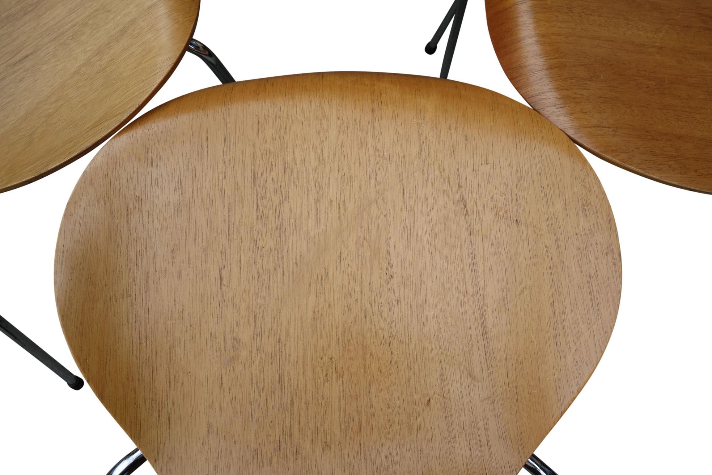 Midcentury Arne Jacobsen Series 7 Chairs 3