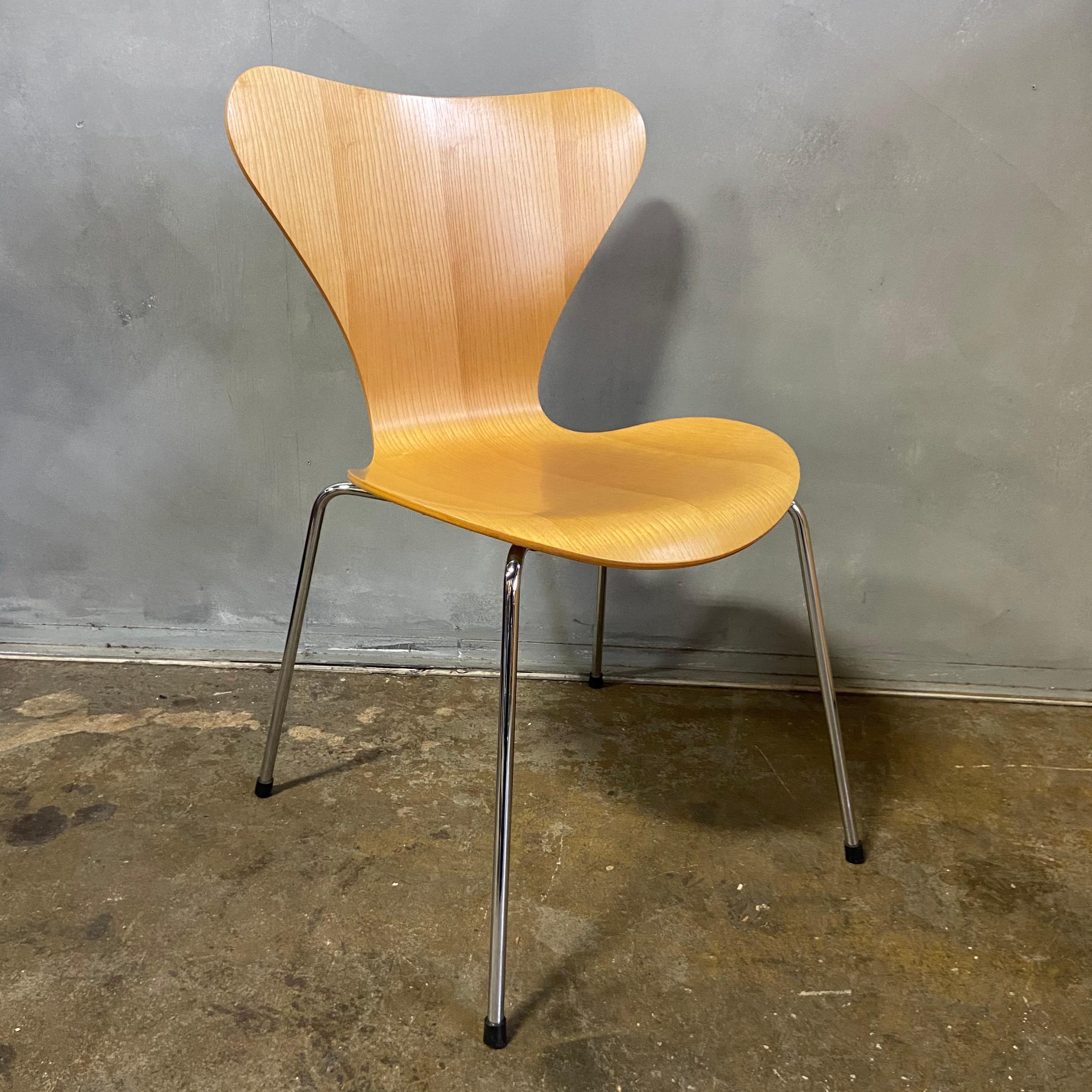 Scandinavian Modern Midcentury Arne Jacobsen Series 7 Chairs For Sale