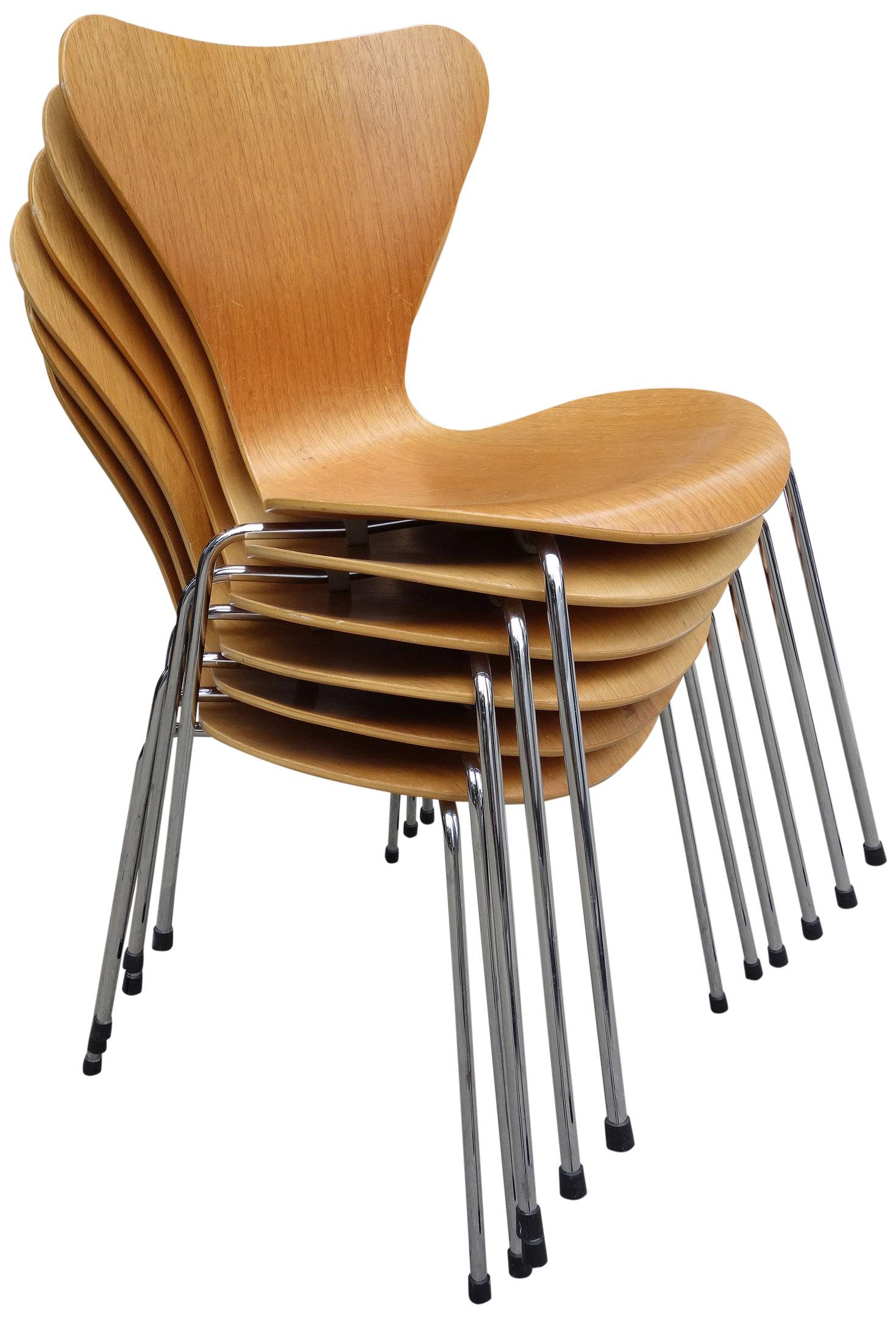 Scandinavian Modern Midcentury Arne Jacobsen Series 7 Chairs