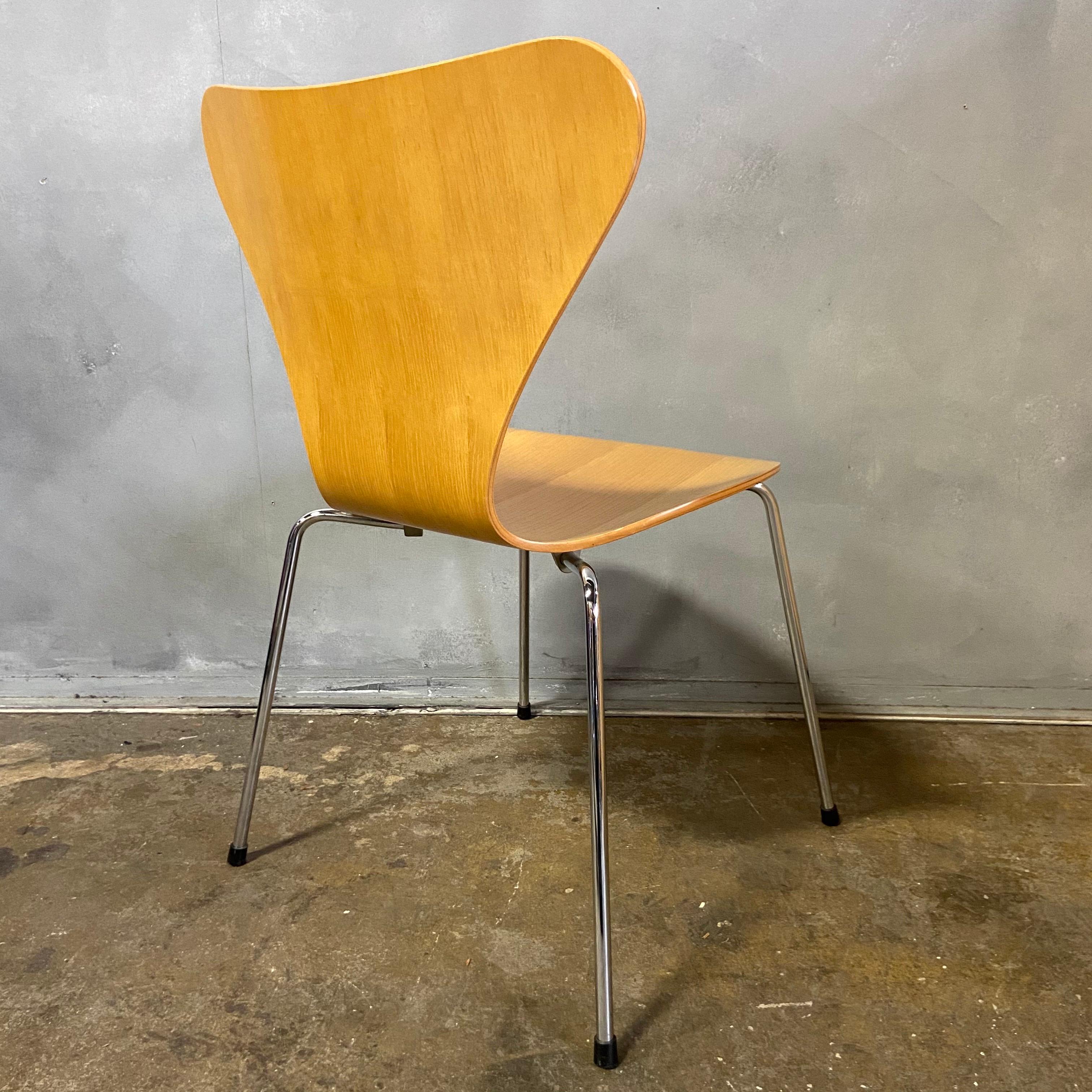 Midcentury Arne Jacobsen Series 7 Chairs In Good Condition For Sale In BROOKLYN, NY