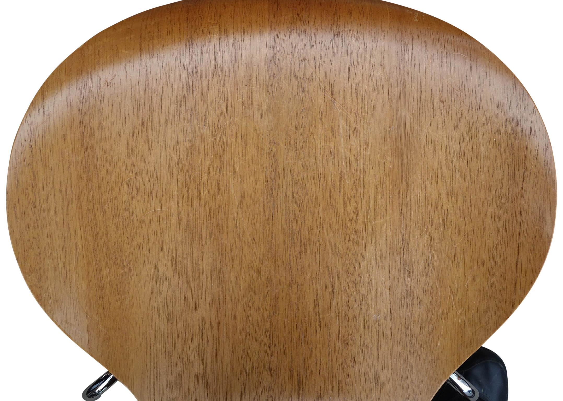 Midcentury Arne Jacobsen Series 7 Chairs 1