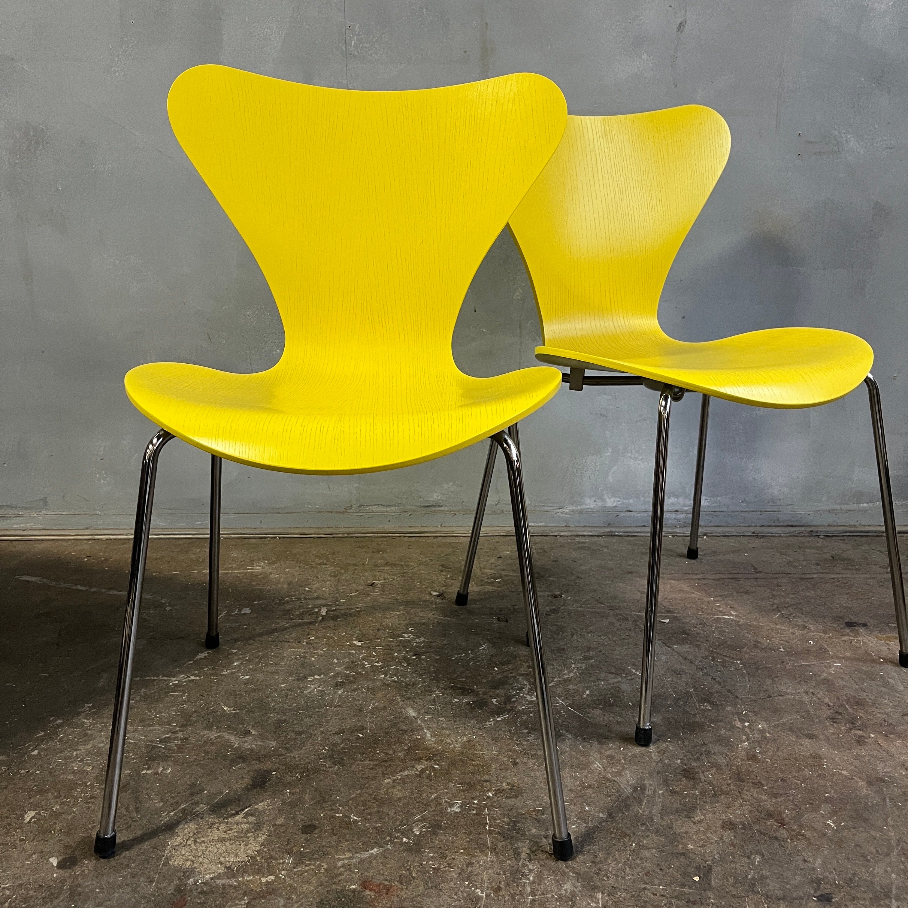 Midcentury Arne Jacobsen Series 7 Chairs Sunny Yellow For Sale 3