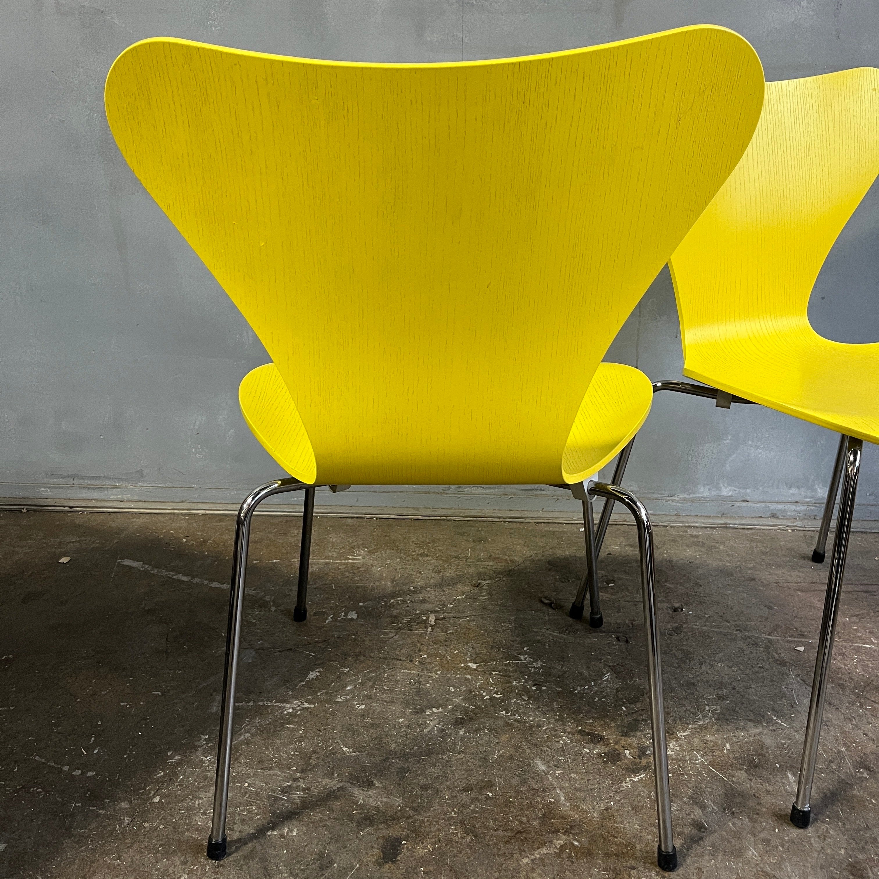 Série 7 chaises Arne Jacobsen du milieu du siècle Sunny Yellow en vente 3