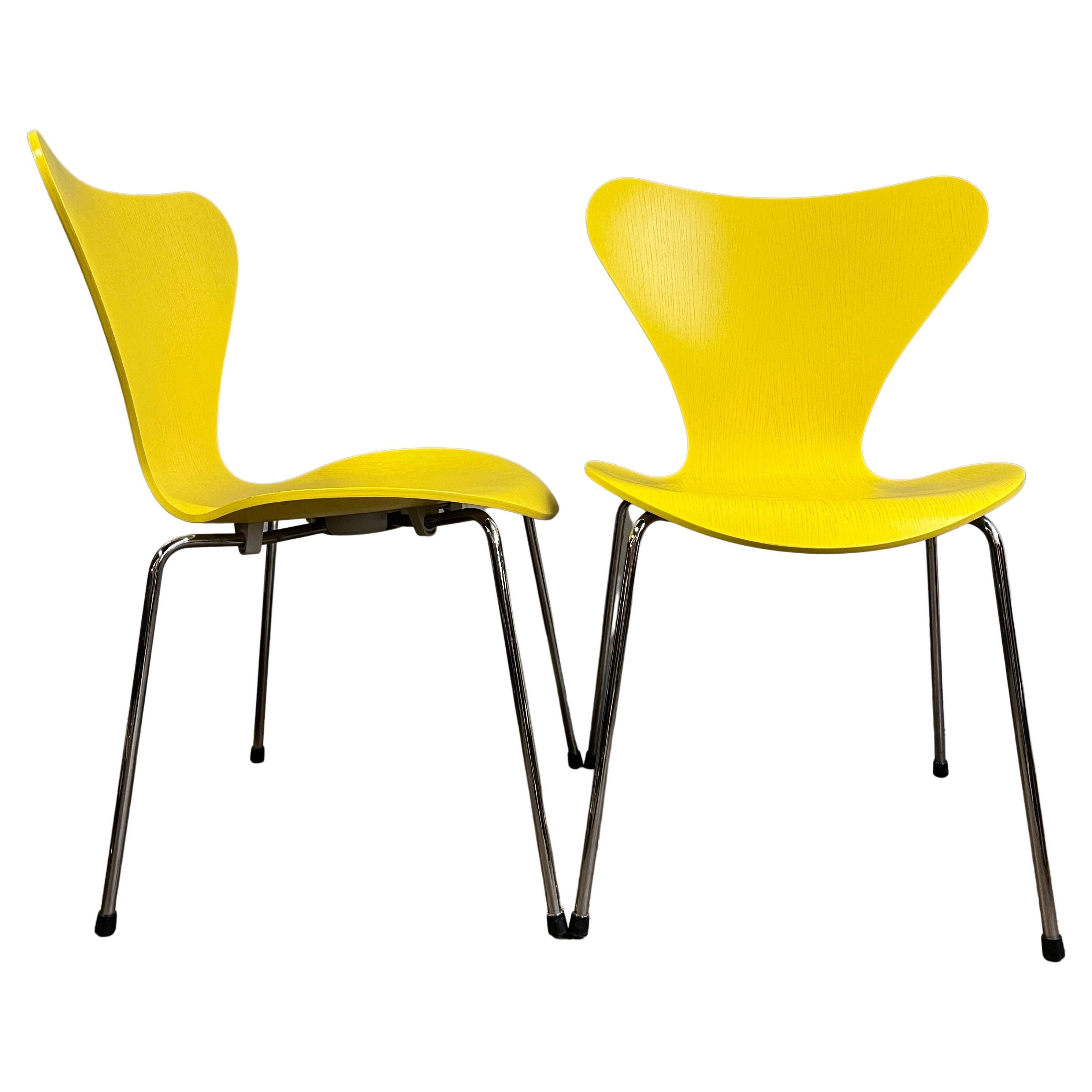 Série 7 chaises Arne Jacobsen du milieu du siècle Sunny Yellow Bon état - En vente à BROOKLYN, NY